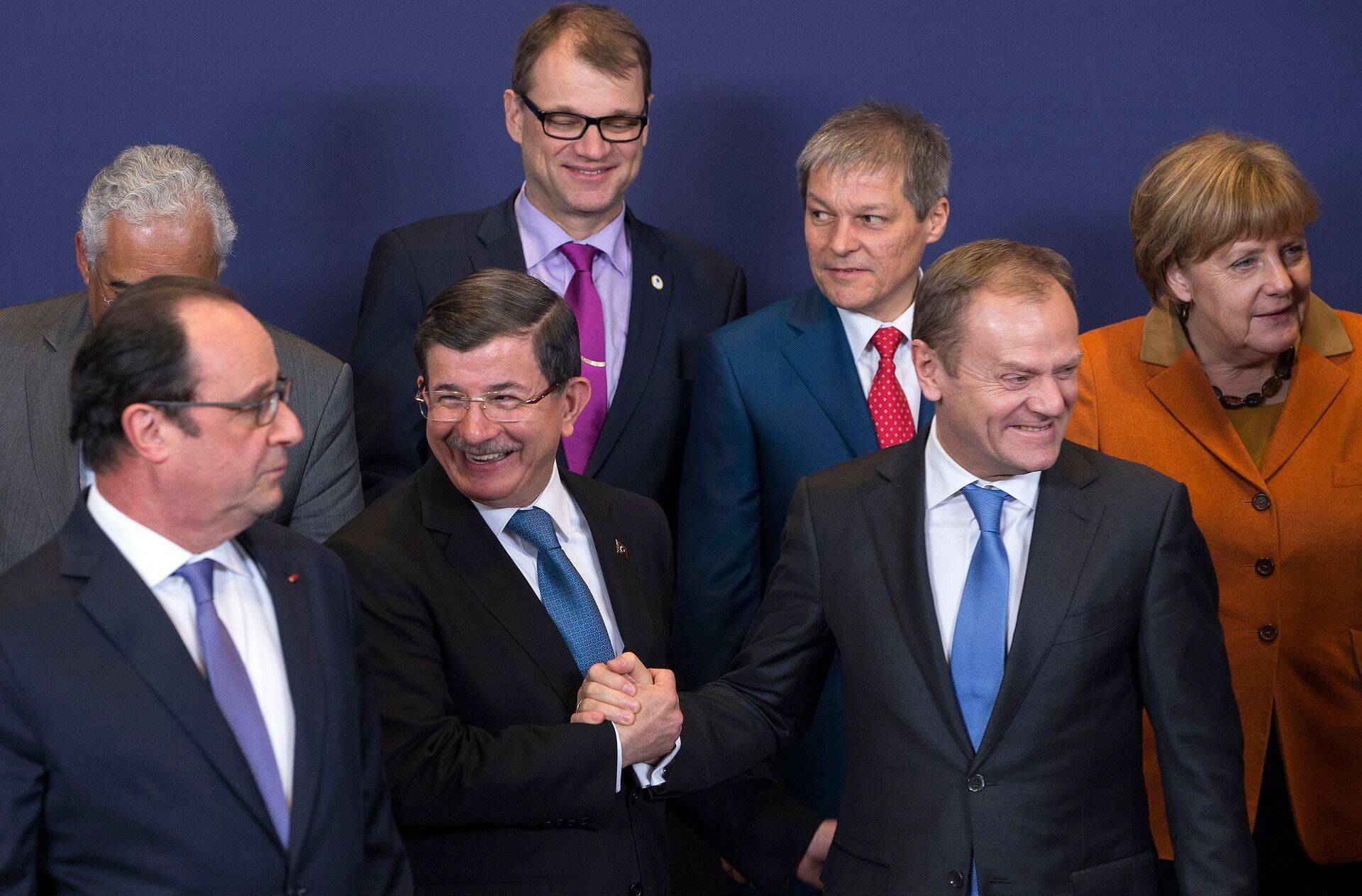 Türgi peaminister Ahmet Davutoglu ühispildil Euroopa Liidu liidritega