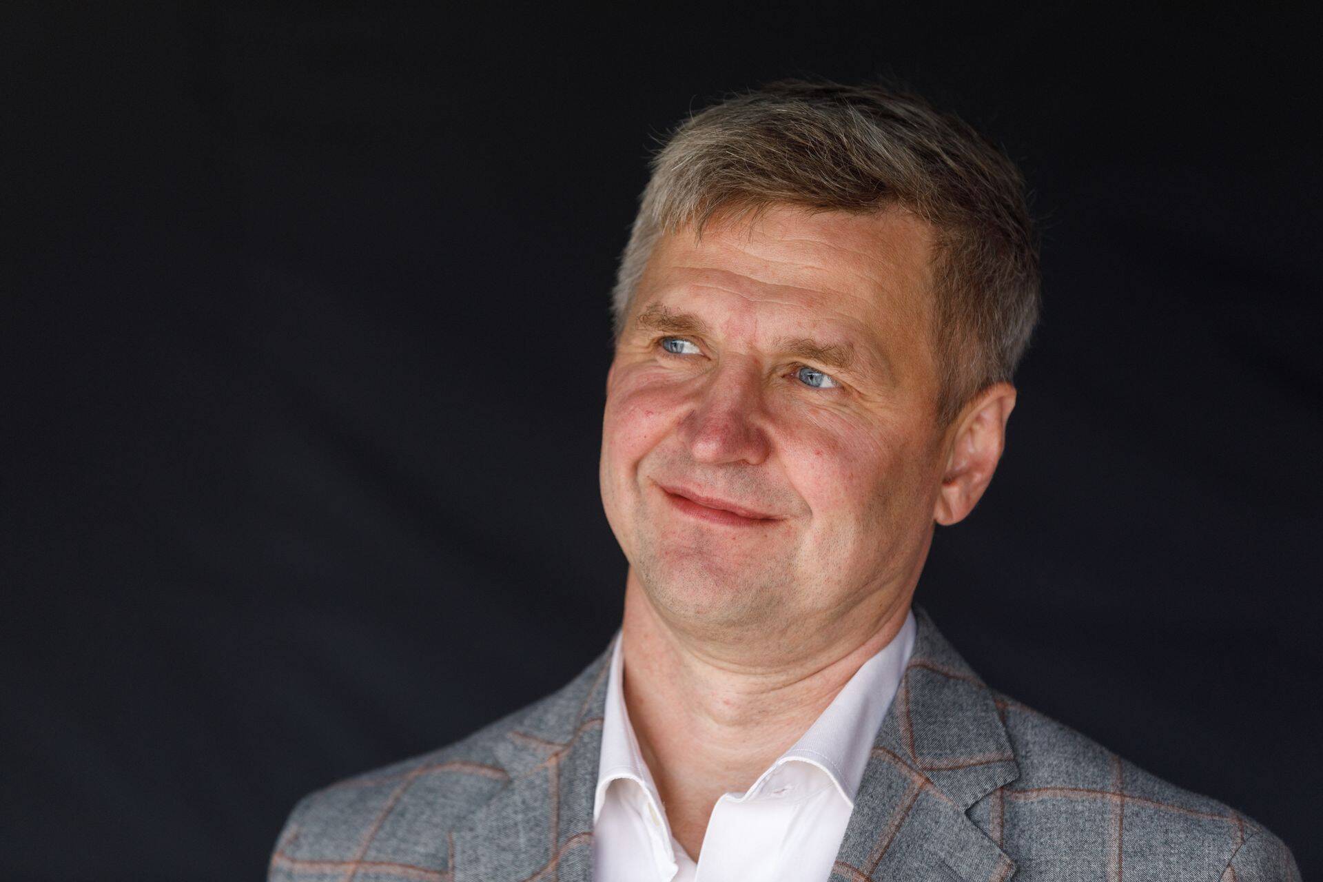 Astlanda Ehituse juhatuse esimees Kaupo Kolsar ei taha suuri riske võtta ja lepib väiksema käibega.