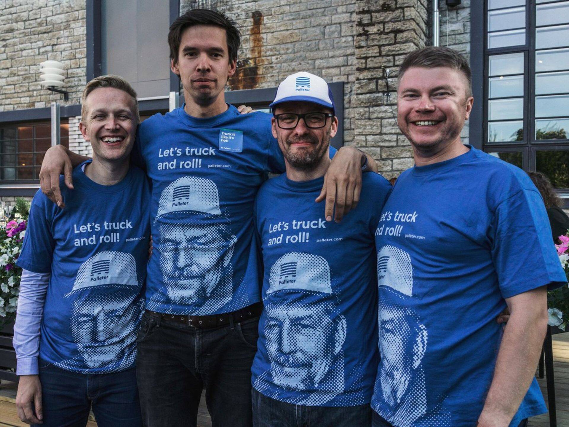 Palleteri juhib Skype’i pikaajaline tehniliste tiimide juht ning hilisem Taxify investor Märt Kelder (paremal), lisaks on tiimis veebiteenuse Voog ning disainibüroo Fraktal asutanud disainer ja ettevõtja Tõnu Runnel (vasakult teine). Saksamaal tehtud pildil on ka Stewart Bewley ja Jon Bradford idufirmade kiirendist Techstars Berlin.