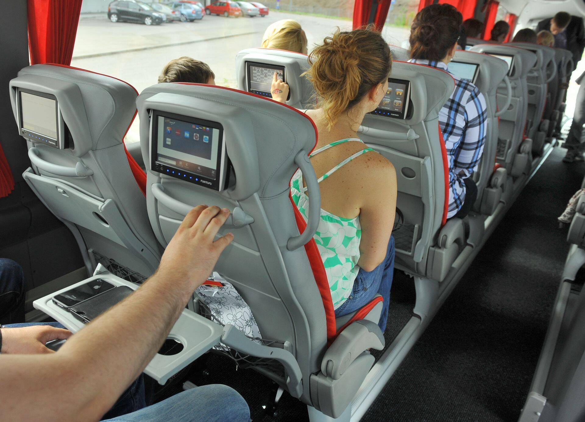 Комфортабельные автобусы Lux Express ближнего и дальнего следования