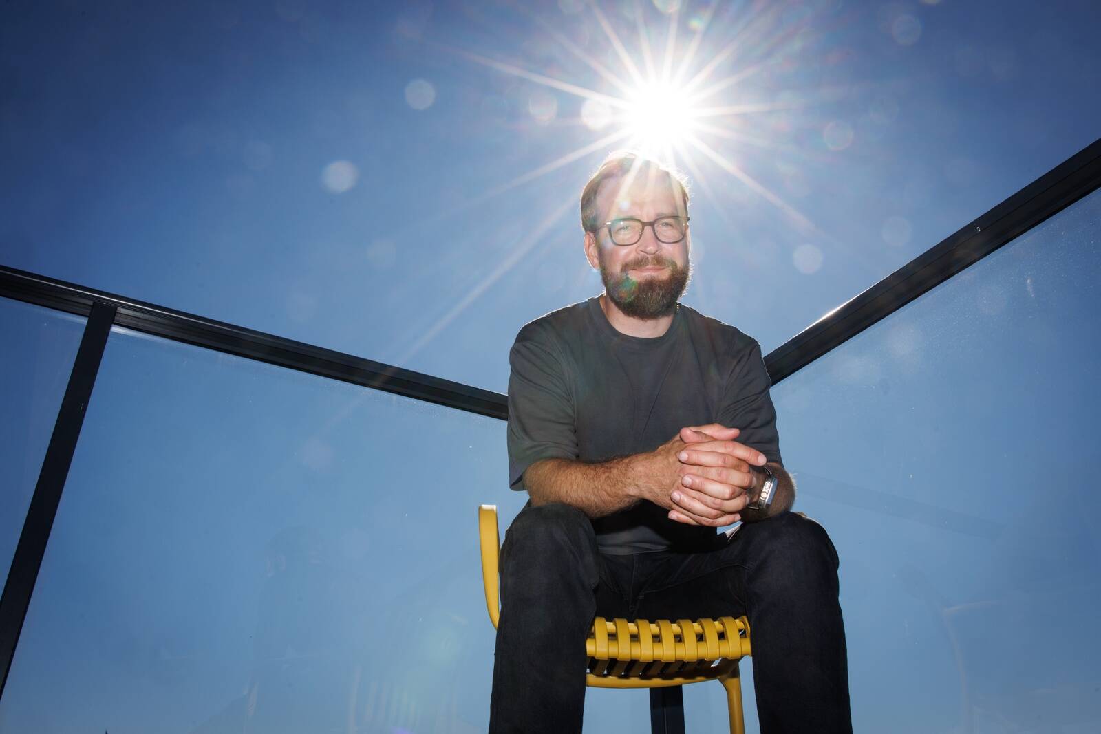 По словам главы компании Sunly, производителя возобновляемой энергии, Прийта Лепасеппа, они стали первыми, кто начал широко продавать электроэнергию, произведенную на собственных электростанциях.