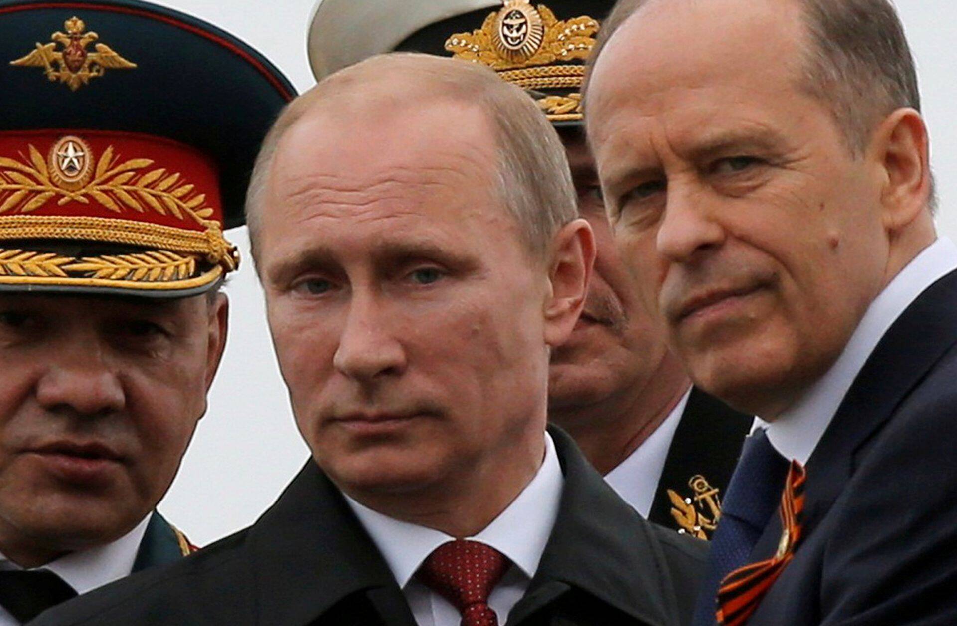 Venemaa president Vladimir Putin (keskel) ja FSB juht Aleksander Bortnikov.