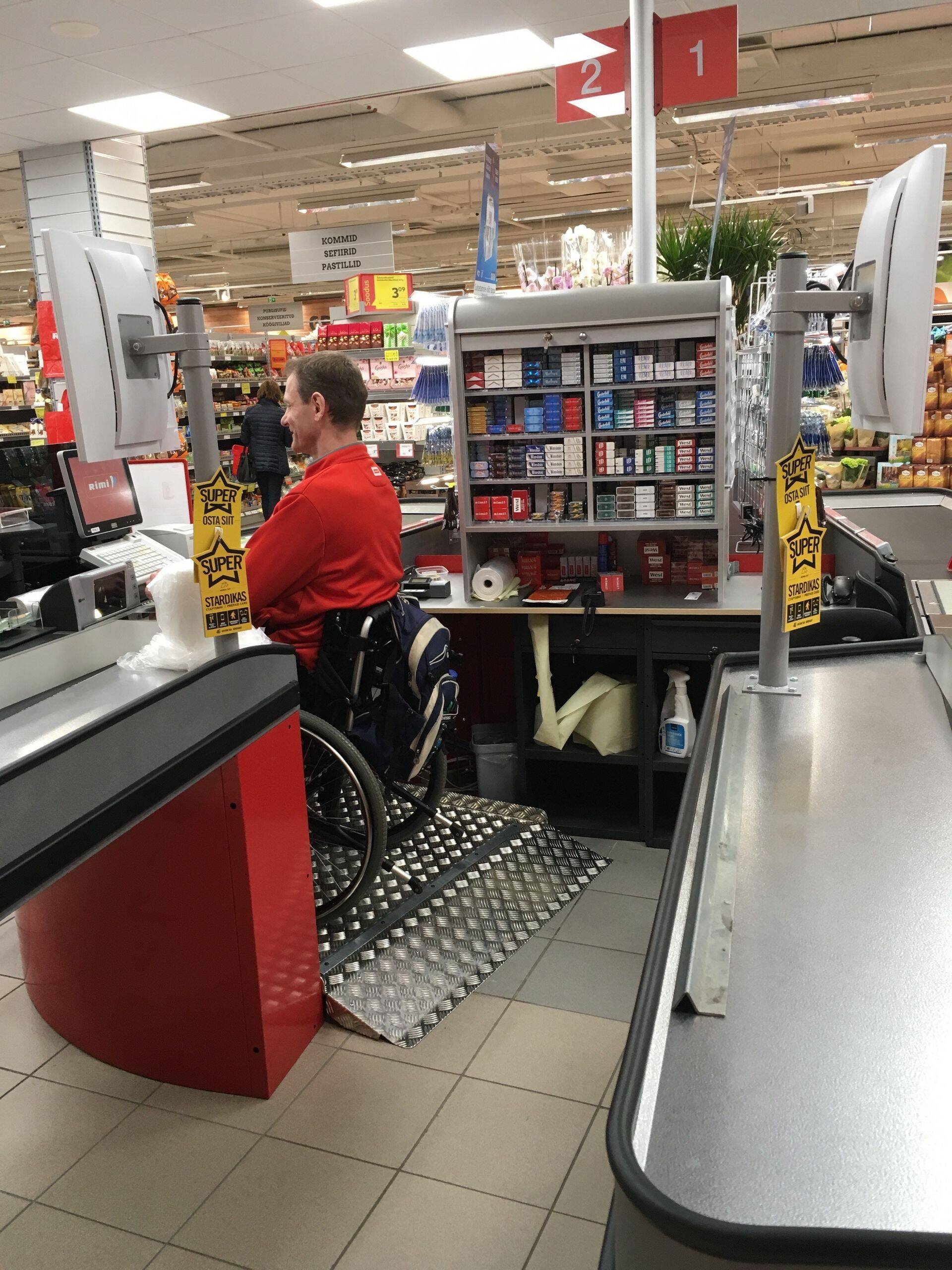 Rimi Ülemiste kassa invatõstuk