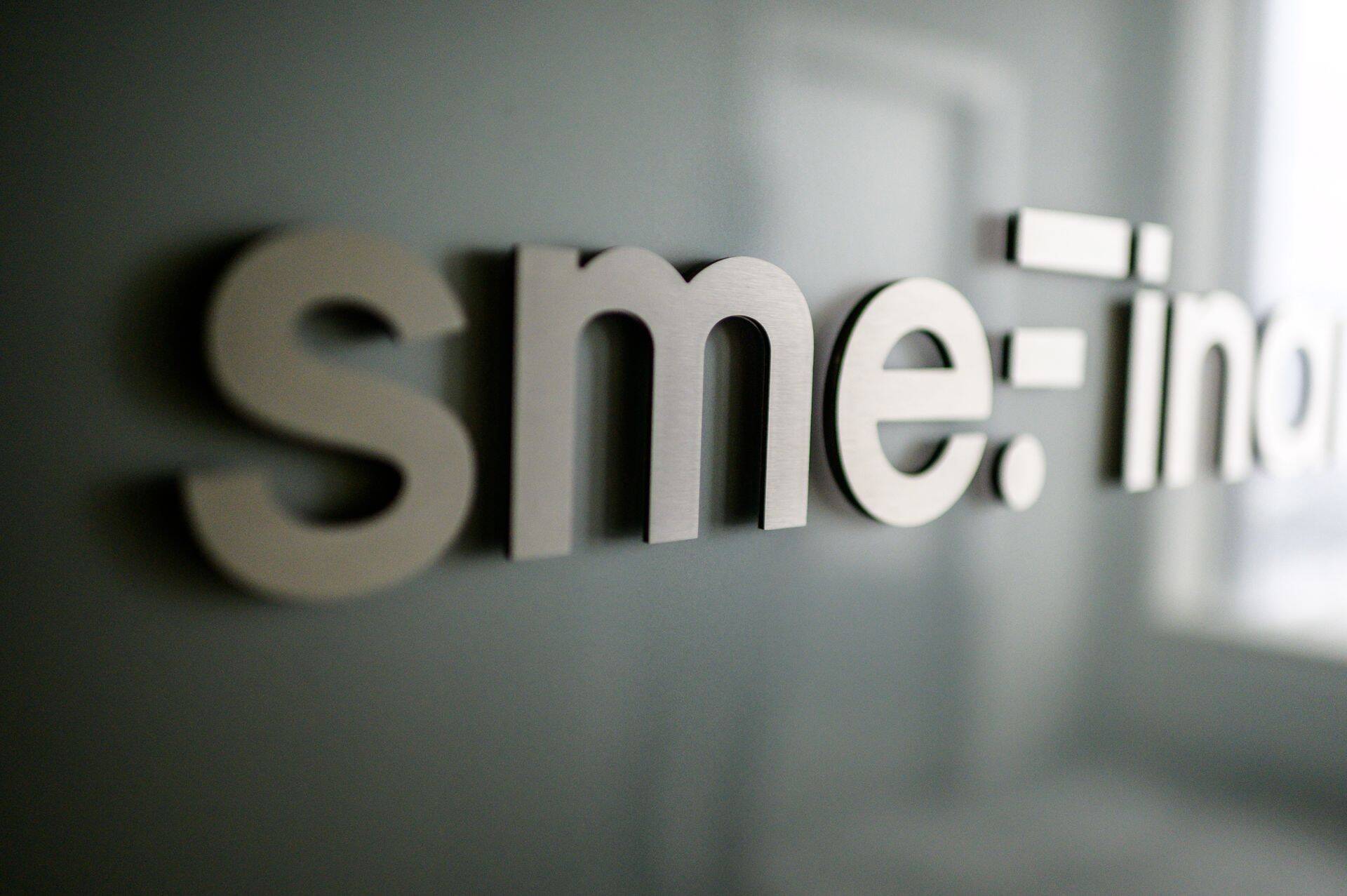 SME Finance on pangandusvälise finantseerimise liider Baltikumis, omades esindusi Eestis, Lätis, Leedus ja Soomes. Koostööd tehakse klientidega kogu Euroopas, rahastades ostjate arveid kogu maailmas.