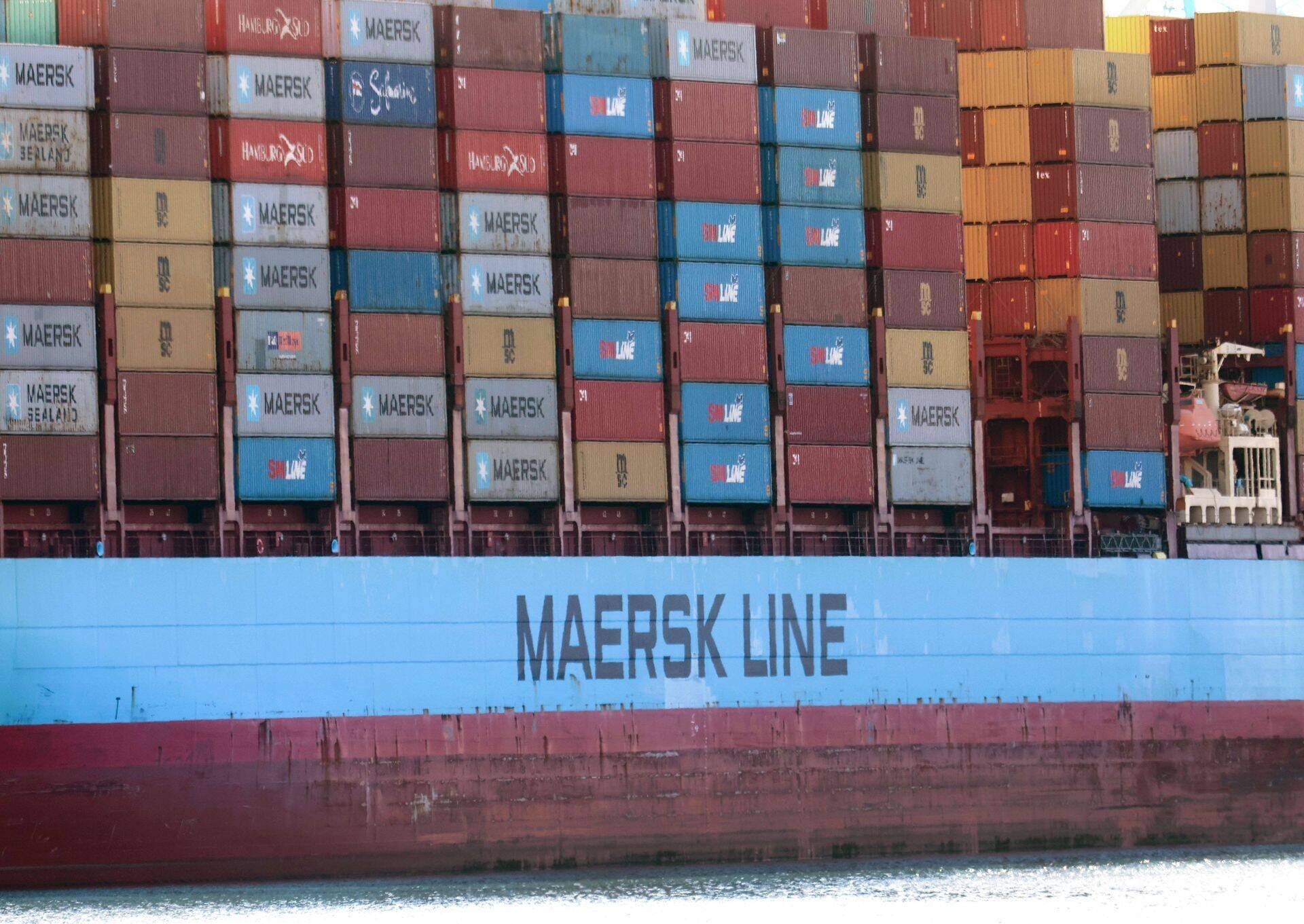 Компания Maersk на днях приостановила выполнение новых заказов на перевозку контейнеров с грузами первой необходимости в Калининград и из Калининграда.