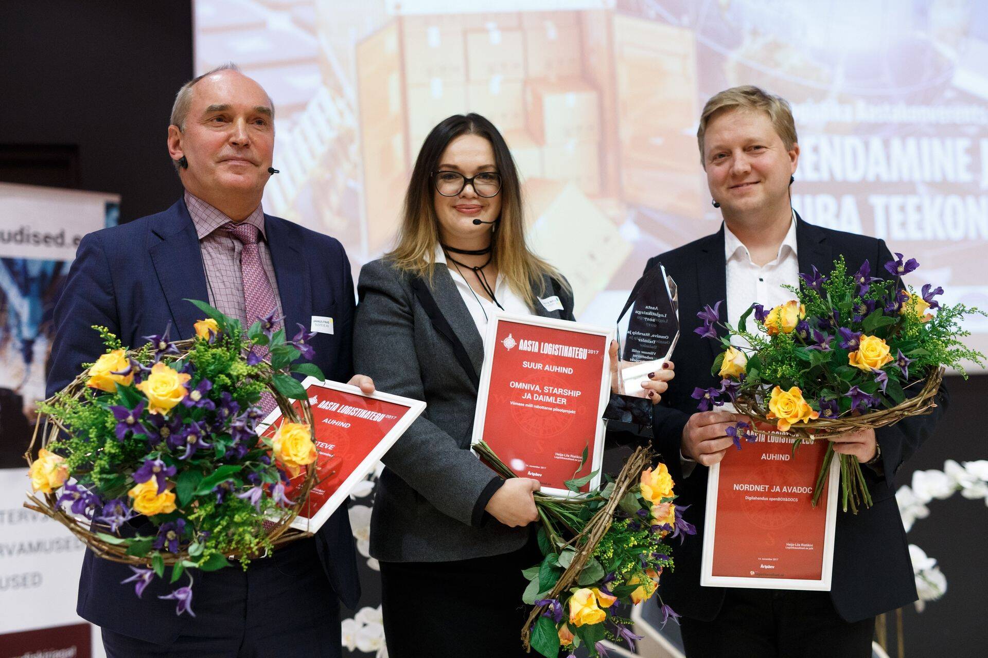 Auhinnatud finalistide esindajad vasakult: Jaanus Paas (SilSteve), Marita Mägi (Omniva), Madis Laansalu (Nordnet)