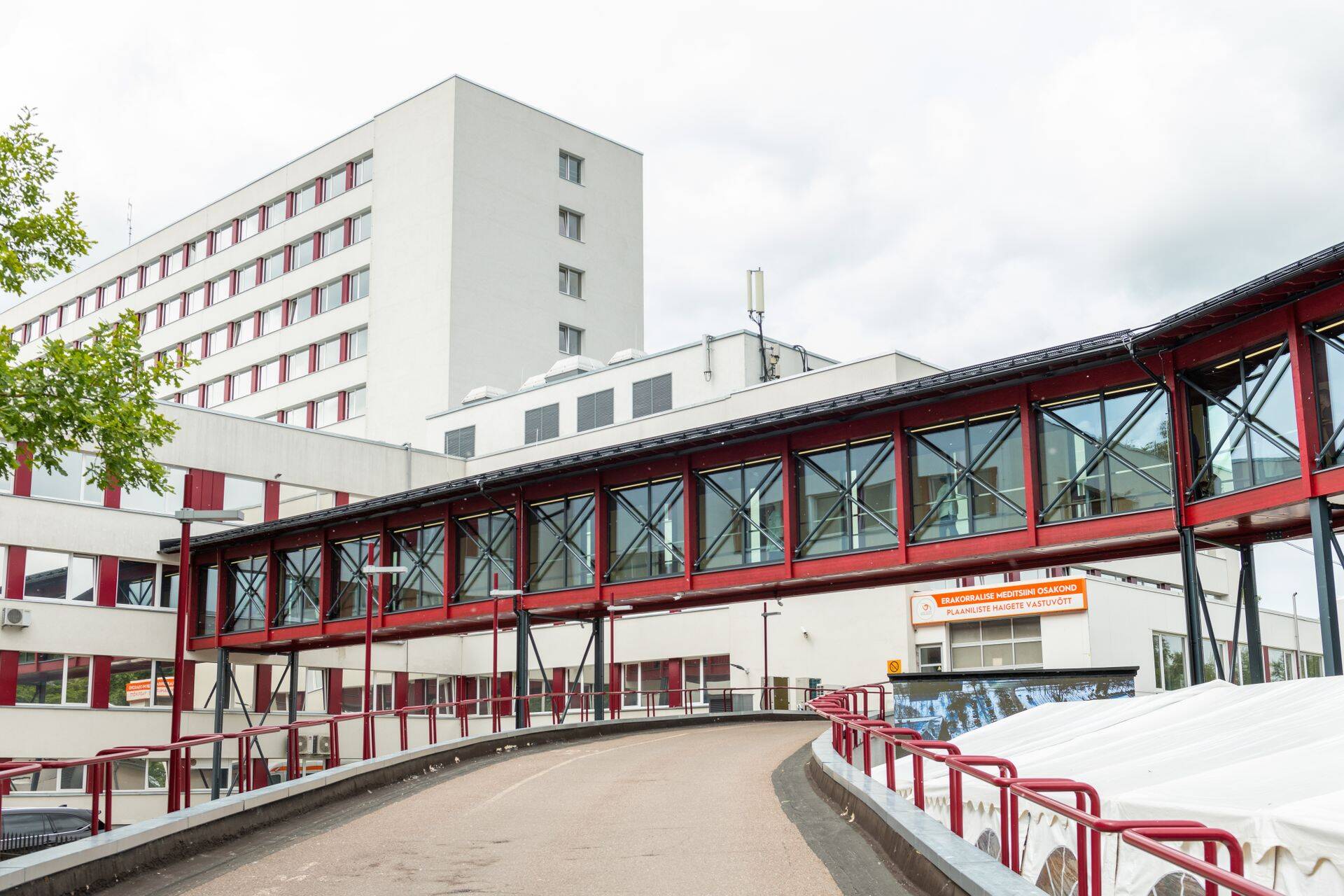 Tänavu suvel avati kahe Lääne-Tallinna Keskhaigla hoone vahel 120meetrine ühendusgalerii.