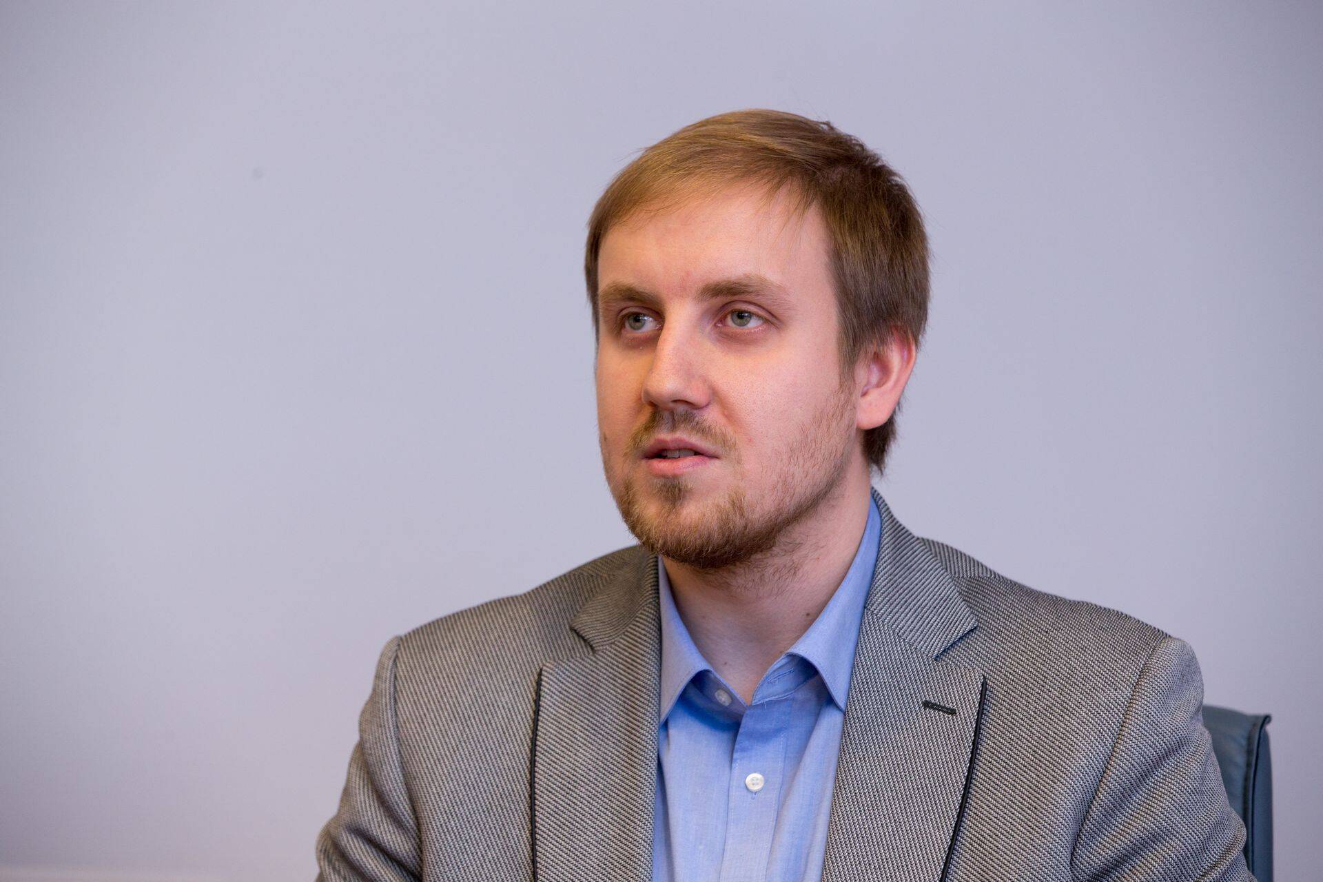 Auto rahaline väärtus on teoreetiliselt üks parem näitaja, iseloomustamaks auto väärtust hüvena töötaja jaoks, kuid probleem on siin nii õiglase hindamise keerukus kui ka selle suurusega manipuleerimise oht, kirjutab Risto Kaarna.