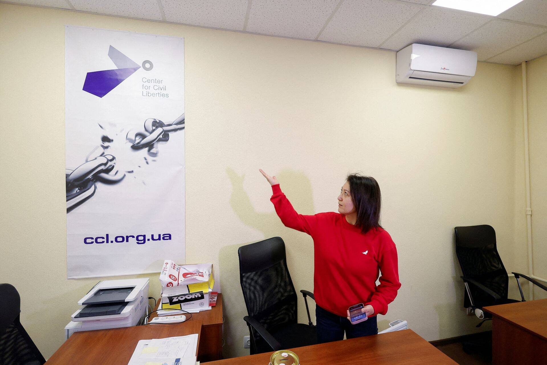 В киевском офисе украинской правозащитной организации «Центр гражданских свобод», ставшей одним из лауреатов Нобелевской премии мира 2022 года.