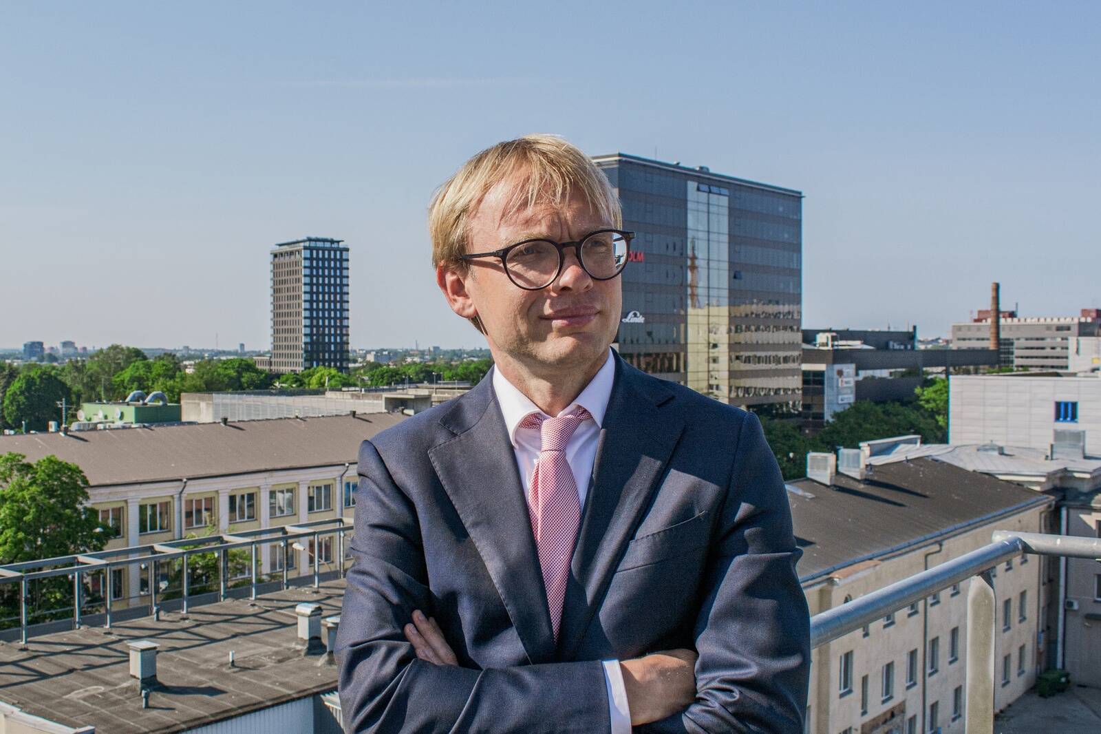 Veidi enam kui aasta ametis olnud Kaspar Kalvet on varem töötanud rahvusvahelistes suurpankades.