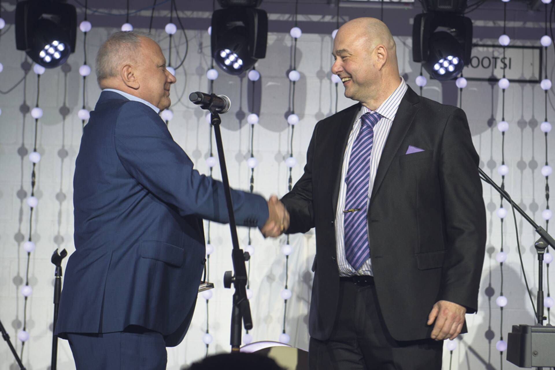 Ettevõtja, autospordi suurmeister ja Eesti Autospordi Liidu juhatuse liige Toivo Asmer ning HRX kontserni autosportlasest tegevdirektor Jari Nurminen.