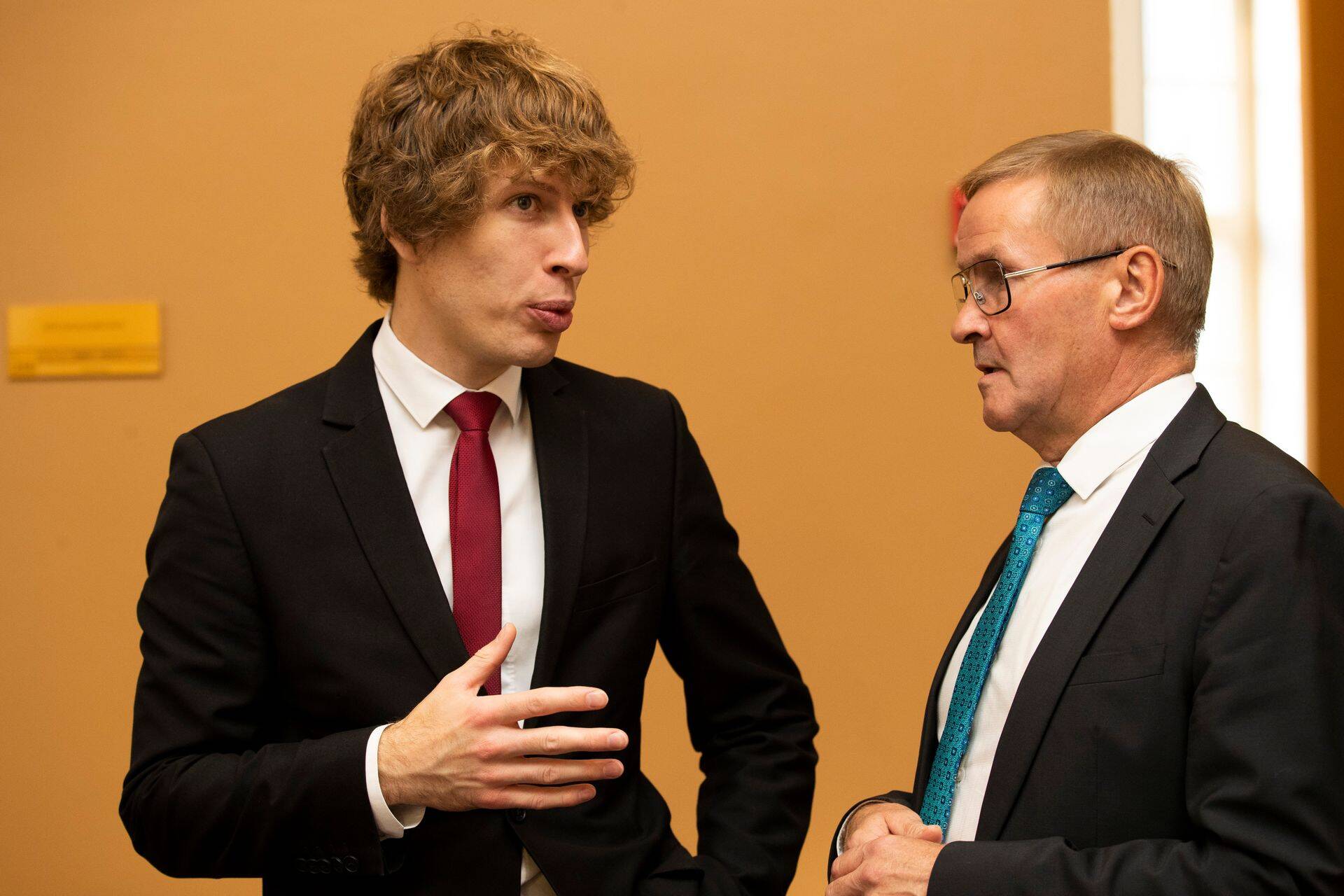 Tanel Kiik ja Jaak Aab soovitasid keskfraktsiooni liikmetel ministrite endi heakskiidetud seadus maha hääletada