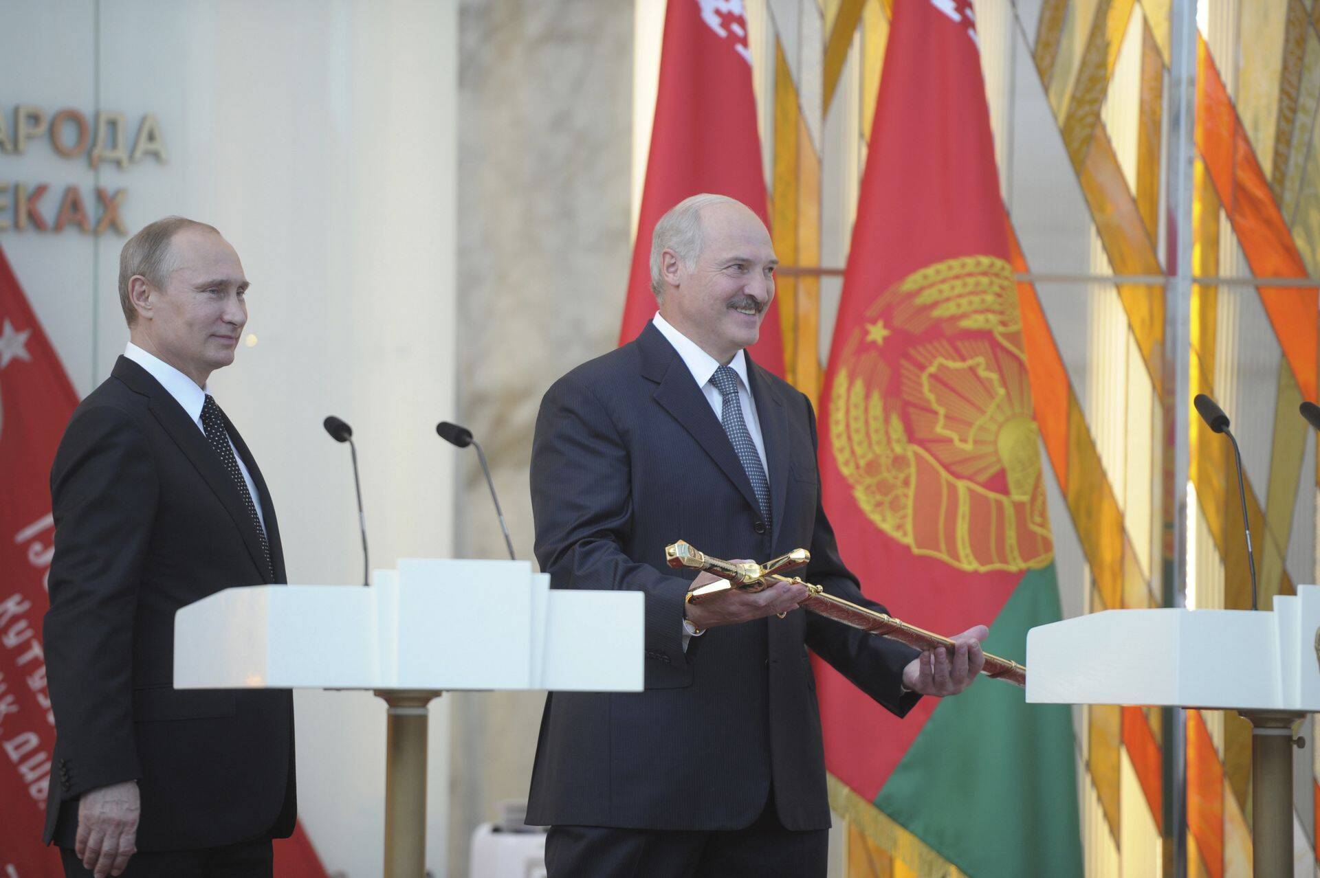 Президенты России и Украины Владимир Путин и Александр Лукашенко