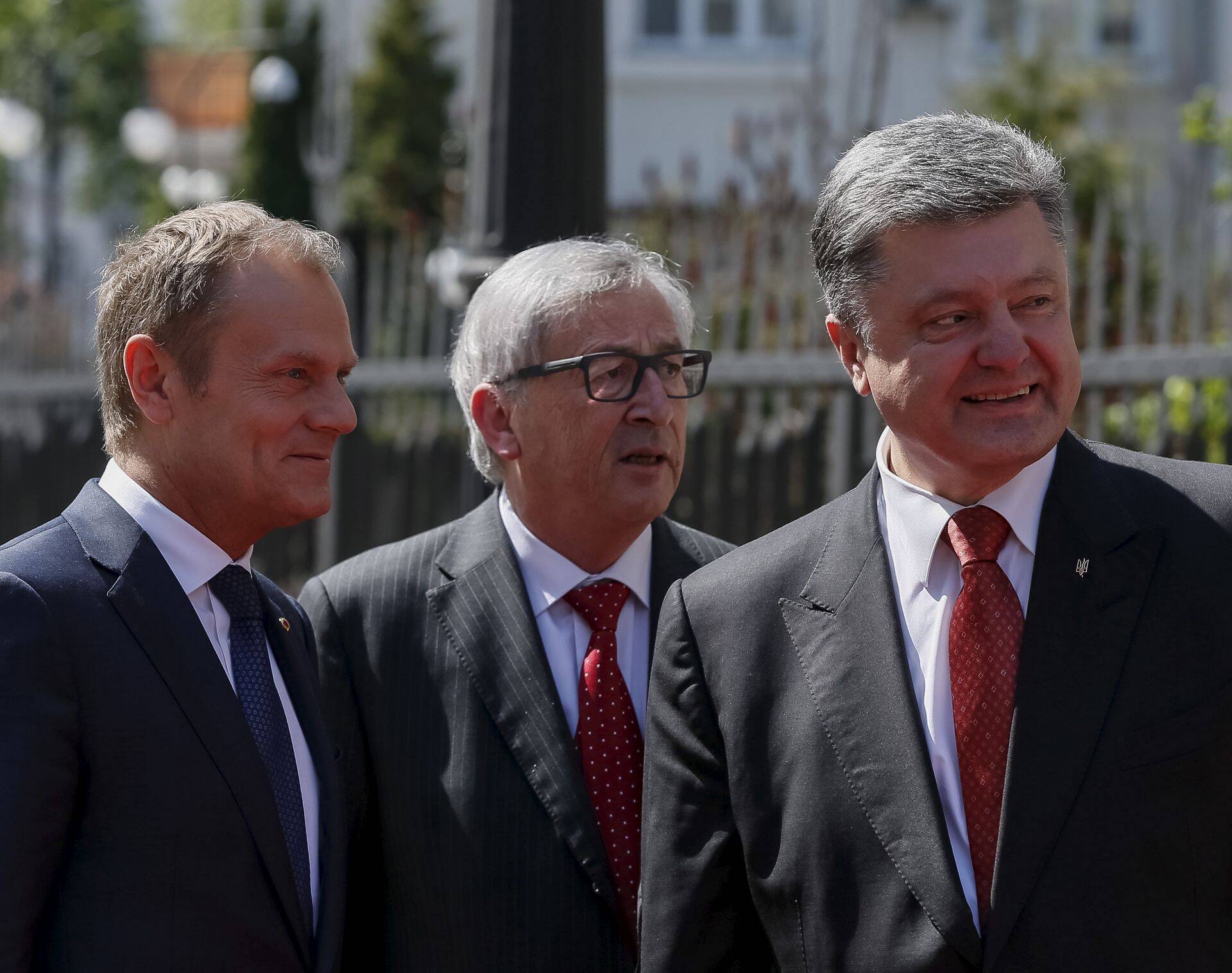 Euroopa Ülemkogu president Donald Tusk, Euroopa Komisjoni president Jean-Claude Juncker ja Ukraina president Petro Porošenko Kiievis.