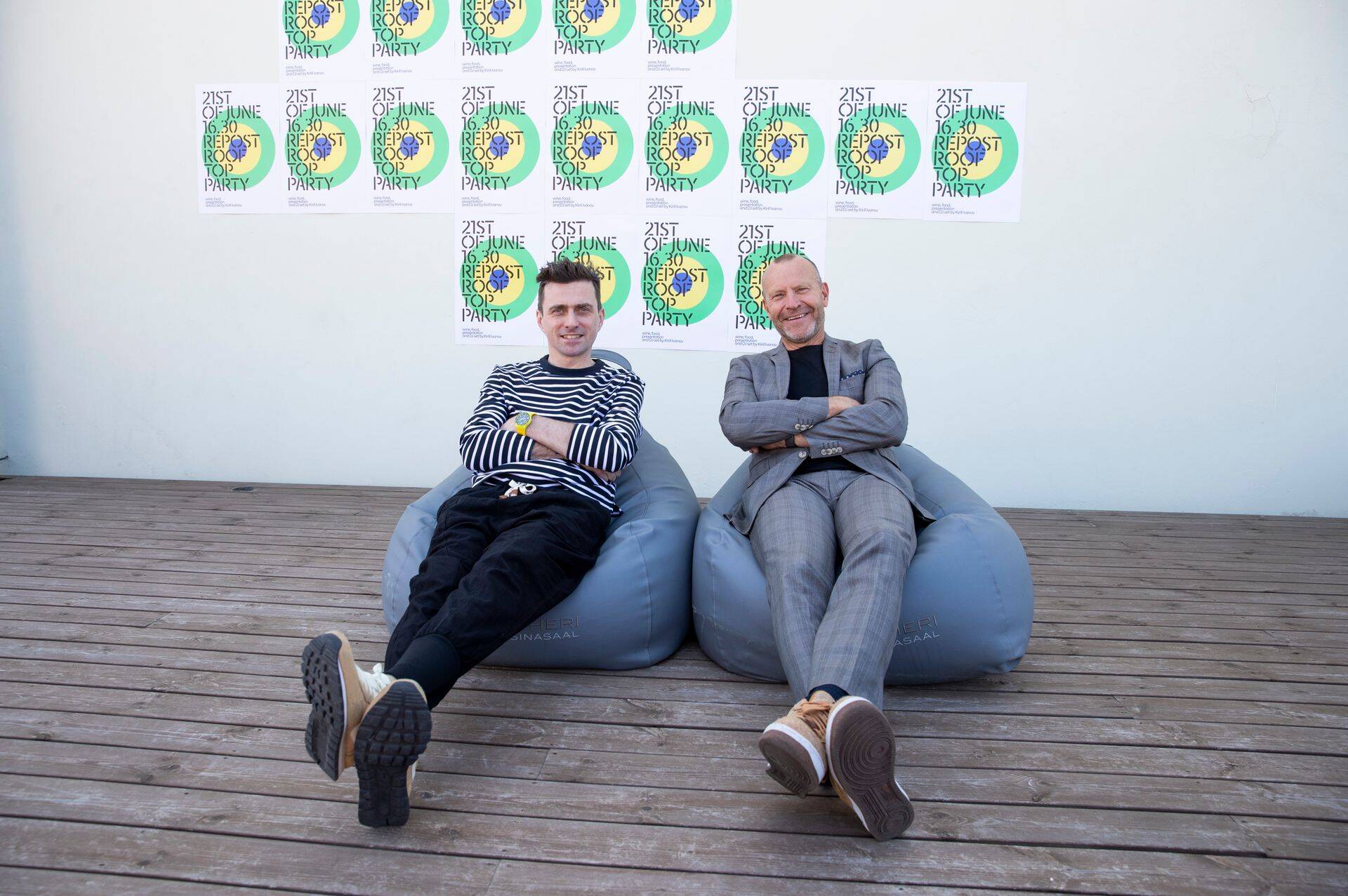 Главный редактор Repost Филипп Бахтин (слева) и председатель совета директоров News Bureau Питер Феллман (справа) на крыше офиса Äripäev.