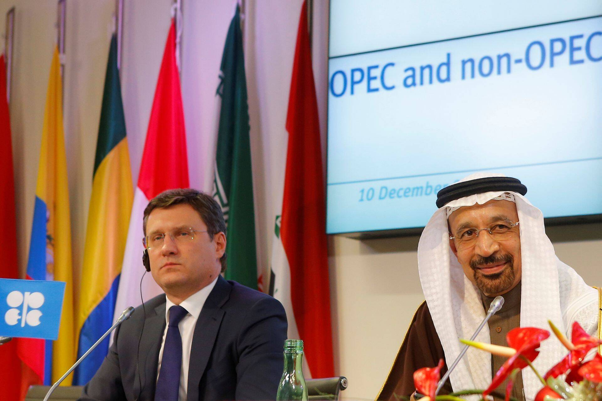 Venemaa energiaminister Aleksander Novak oma Saudi Araabia kolleegi Khalid al-Falihiga.