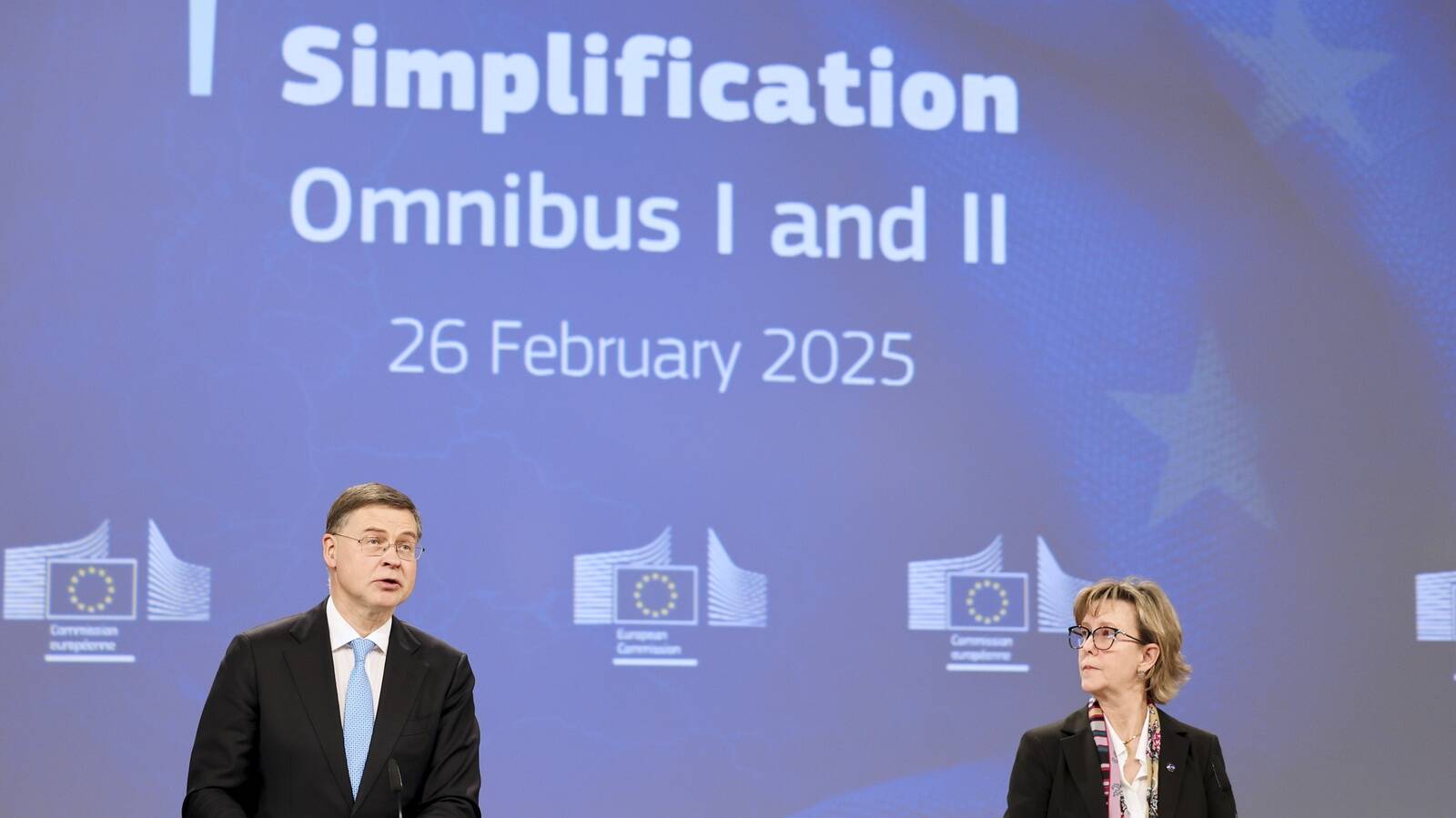 Omnibus-paketti tutvustasid Valdis Dombrovskis, majanduse ja tootlikkuse ning rakendamise ja lihtsustamise volinik, ning Maria Luís Albuquerque, finantsteenuste ning hoiuste ja investeeringute liidu volinik.