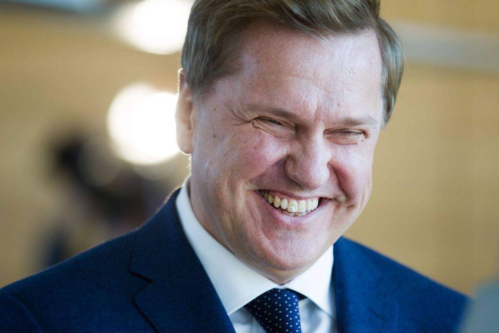 Infortari juht ja üks omanik Ain Hanschmidt pärast Estonian Airi ostusoovi selgitamiseks toimunud pressikonverentsi.