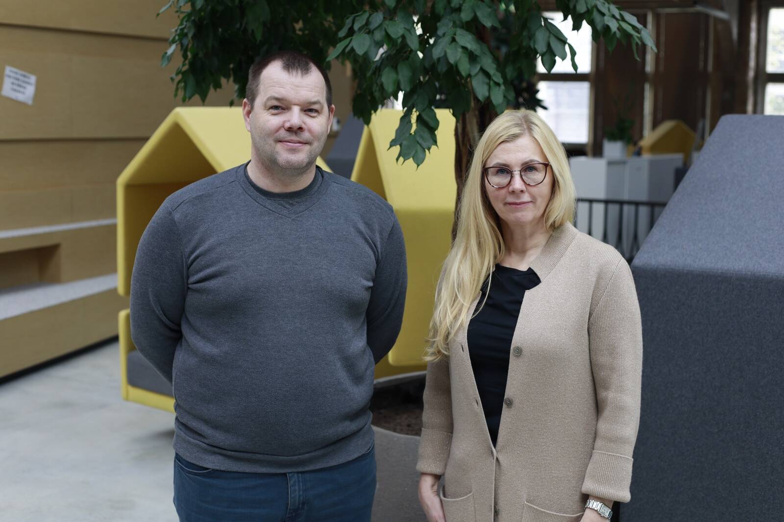 “Äripäeva juhtimiskooli” saatekülalised Mihkel Haug ja Piia Ausman.