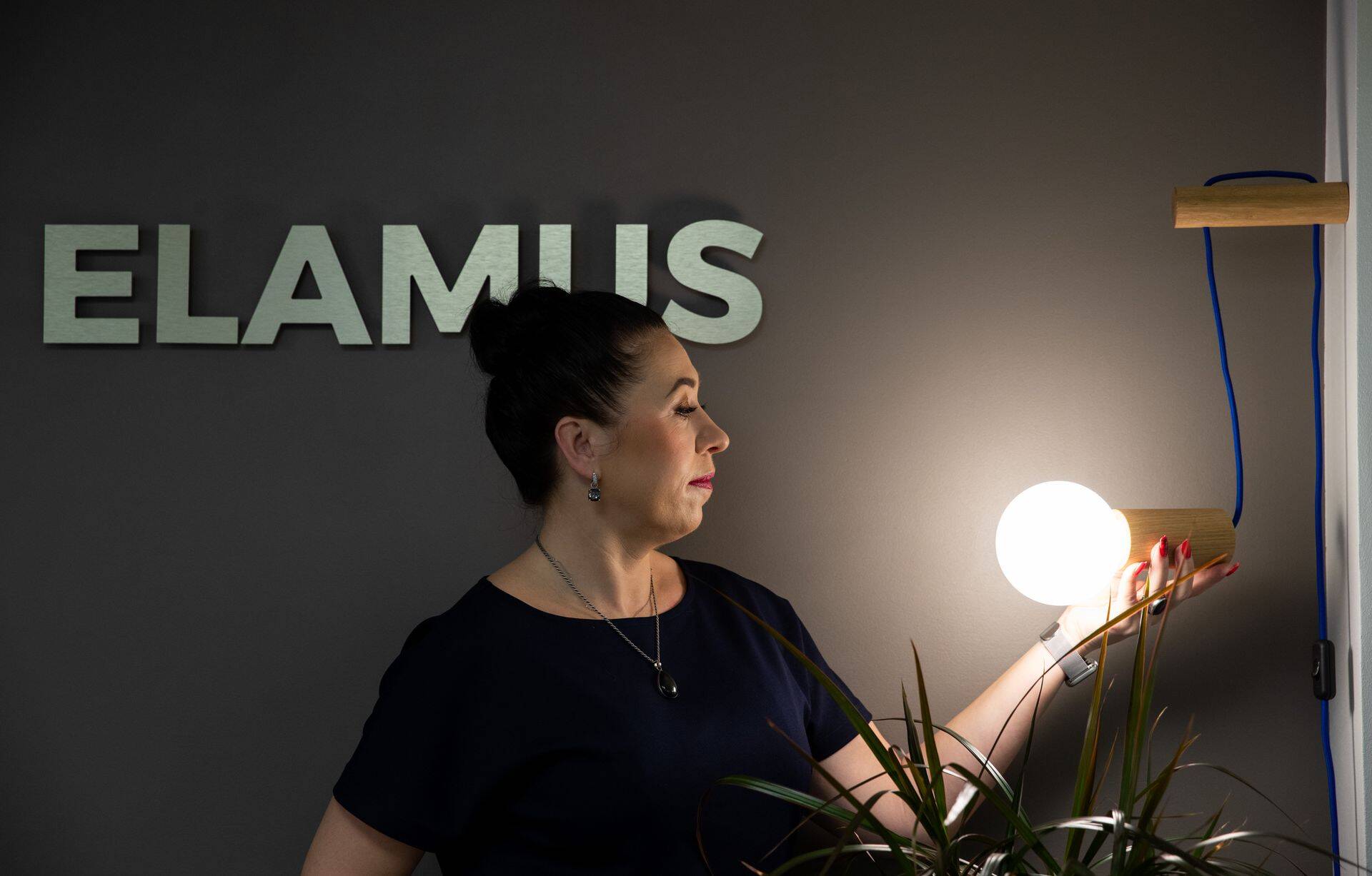 Maakler Maia Karro on teinud kinnisvarasektoris kiiret karjääri. Praegu tegutseb ta oma frantsiisibrändi Uus Maa Elamus all.