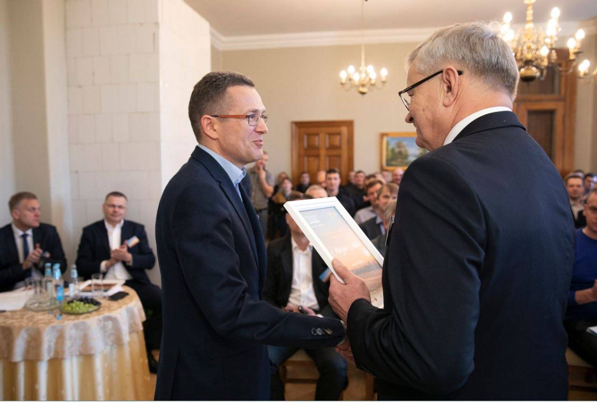 Maaeluminister õnnitlemas tänavust sektori tippjuhti