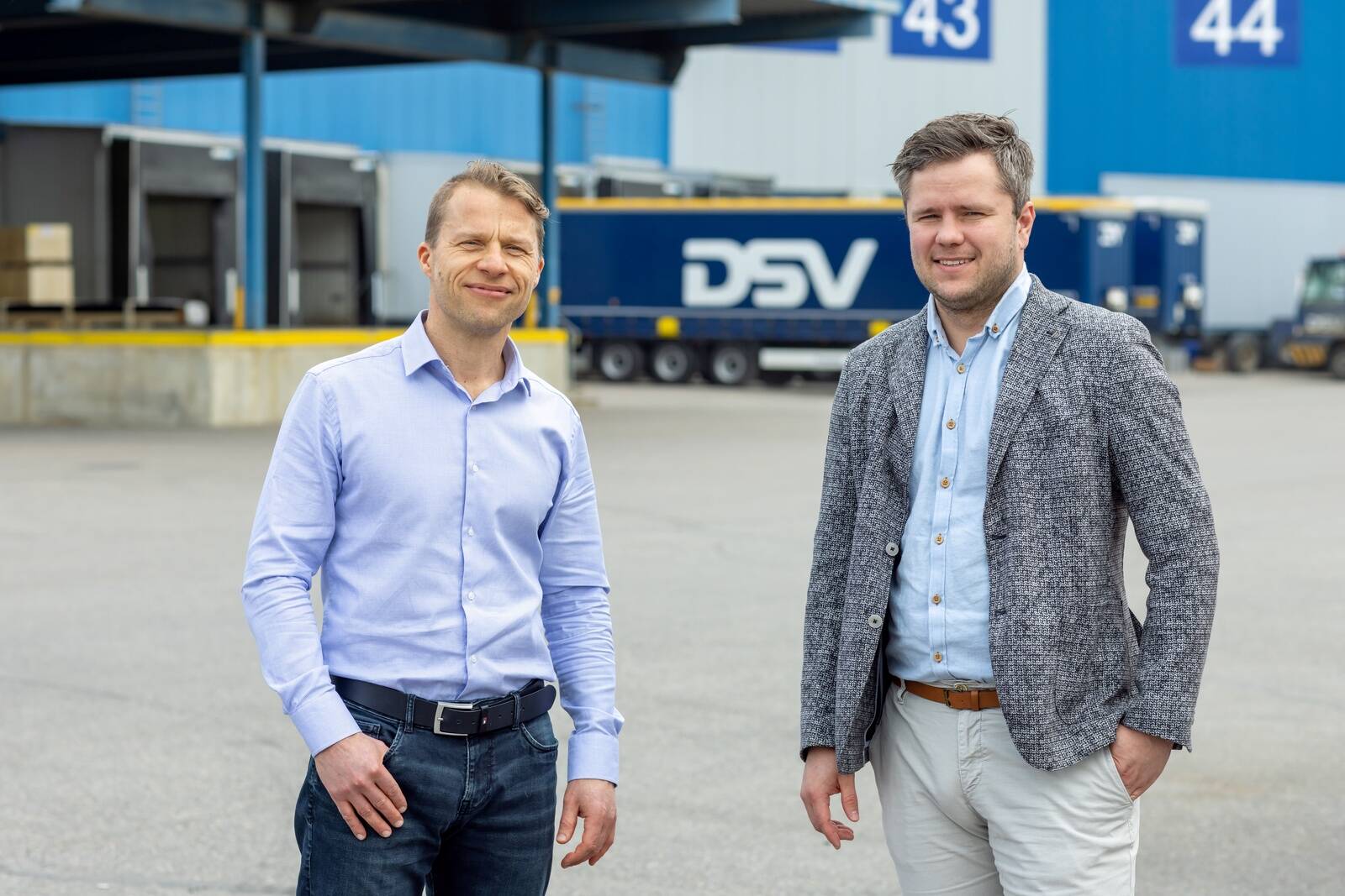 DSV Estonia õhu- ja meretranspordi osakonna juhataja Madis Ennuste ning DSV Mandri-Euroopa, Inglismaa ja Iirimaa maanteetranspordi osakonna juhataja Madis Leisner.