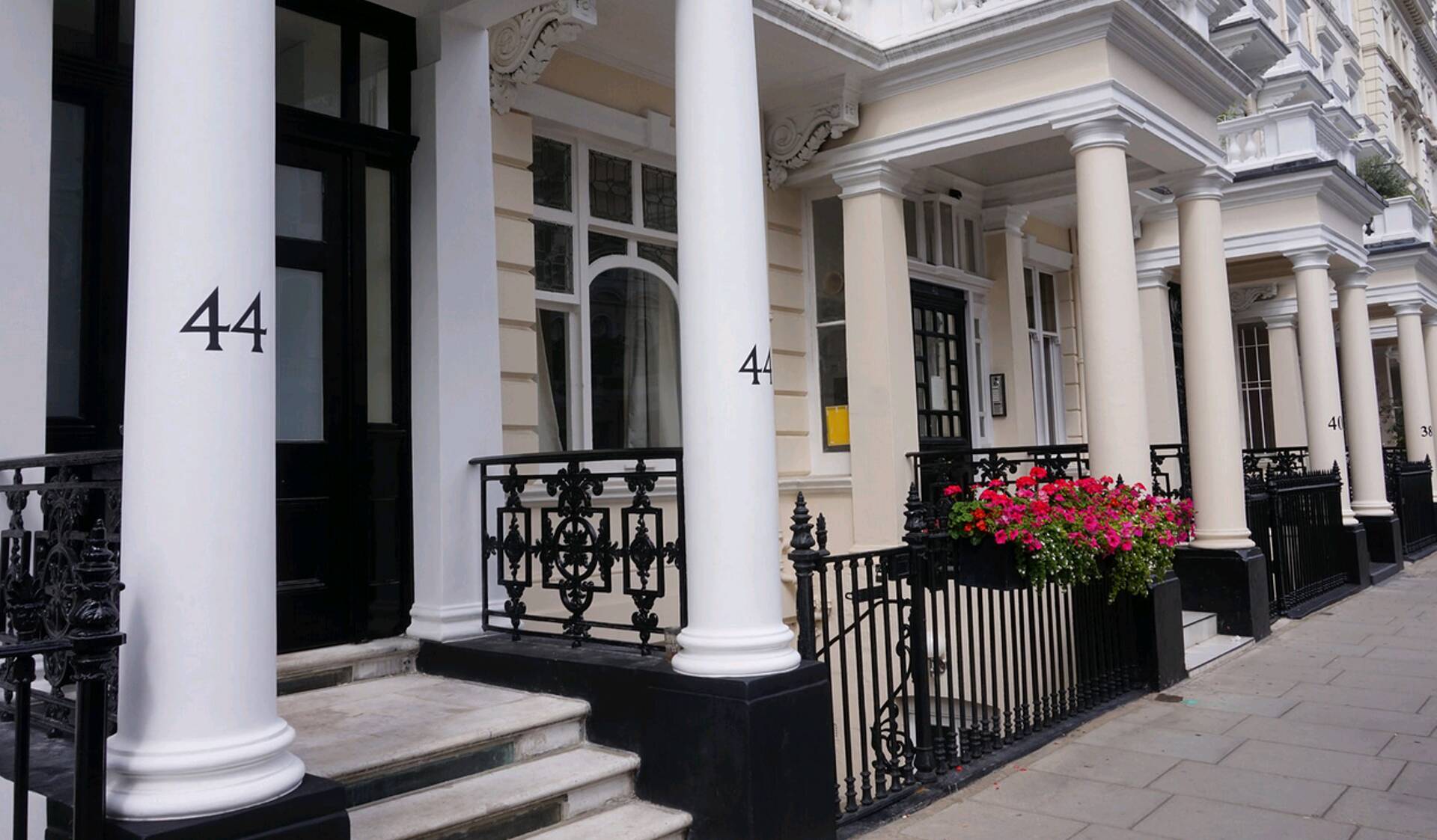 Eesti saatkond Londonis kolis uuele aadressile 44 Queen’s Gate Terrace.