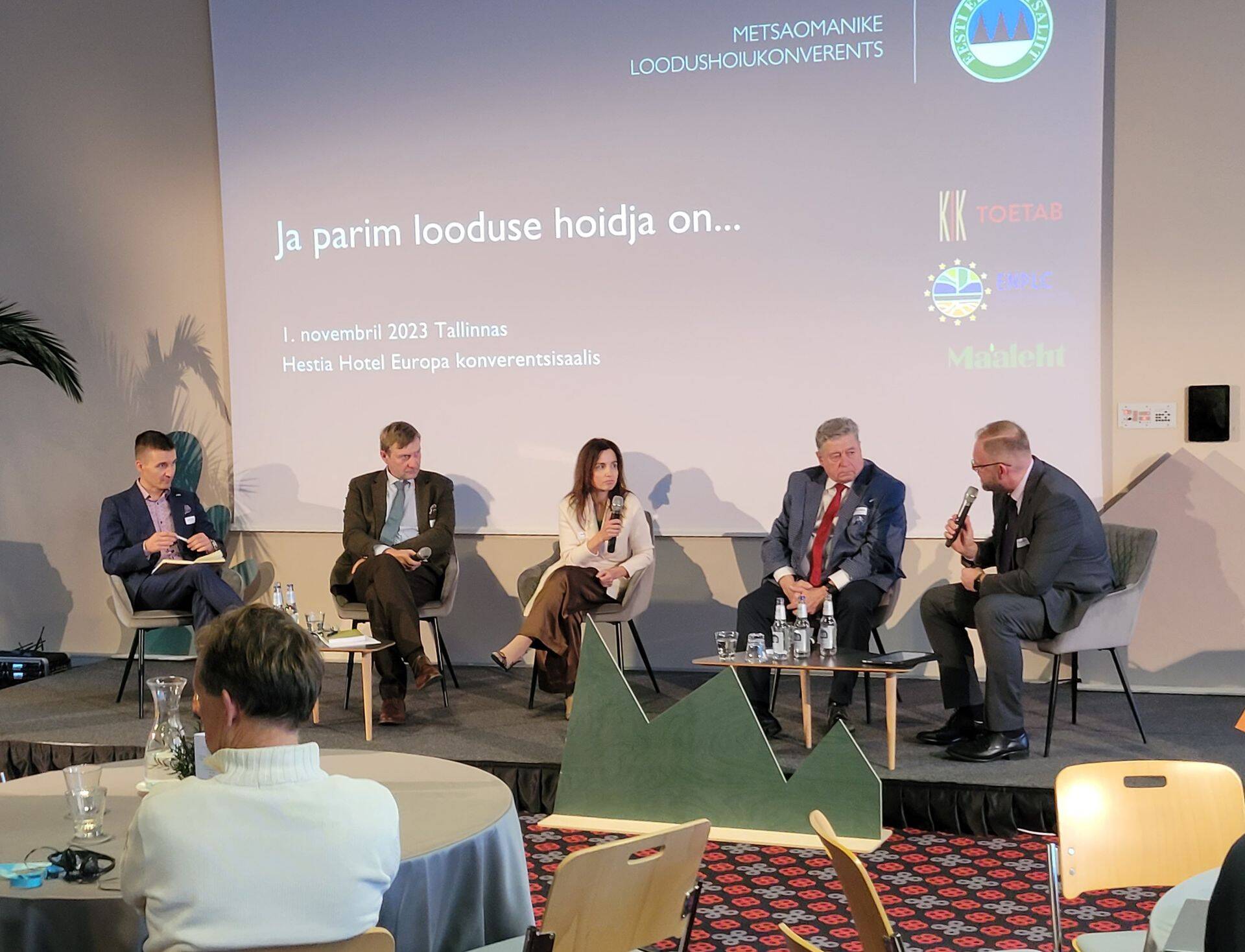 Paneeldiskussioonis osalesid Kliimaministeeriumi elurikkuse ja keskkonnakaitse asekantsler Antti Tooming, Ando Eelmaa, vandeadvokaat Mirjam Vili ja Riigikogu keskkonnakomisjoni liige Mait Klaassen ning moderaator Urmas Vaino