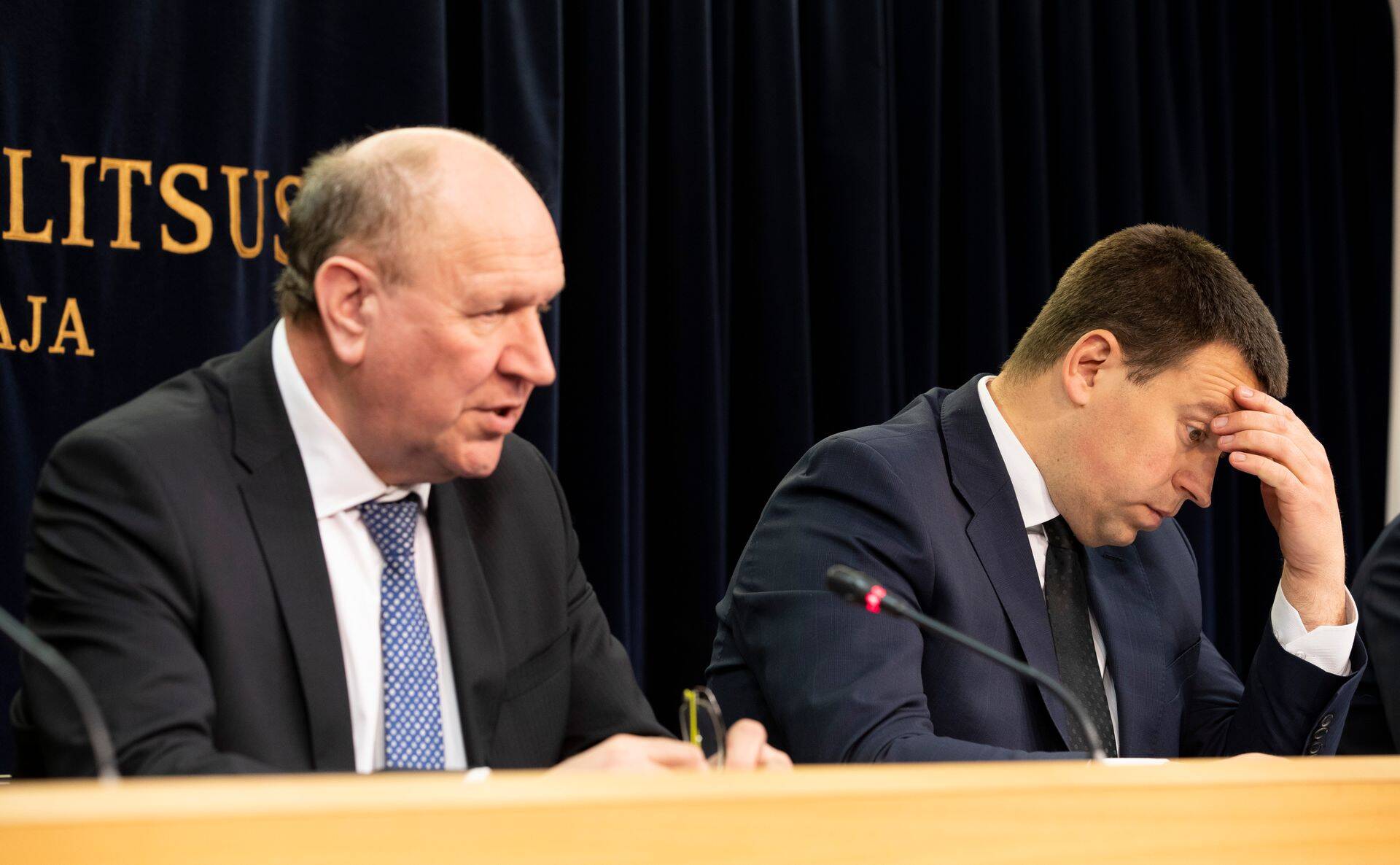 Praegust Jüri Ratase valitsust hindavad ettevõtjad madalamalt kui eelmist. Pildil peaminister Jüri Ratas (paremal) koos siseministri Mart Helmega.