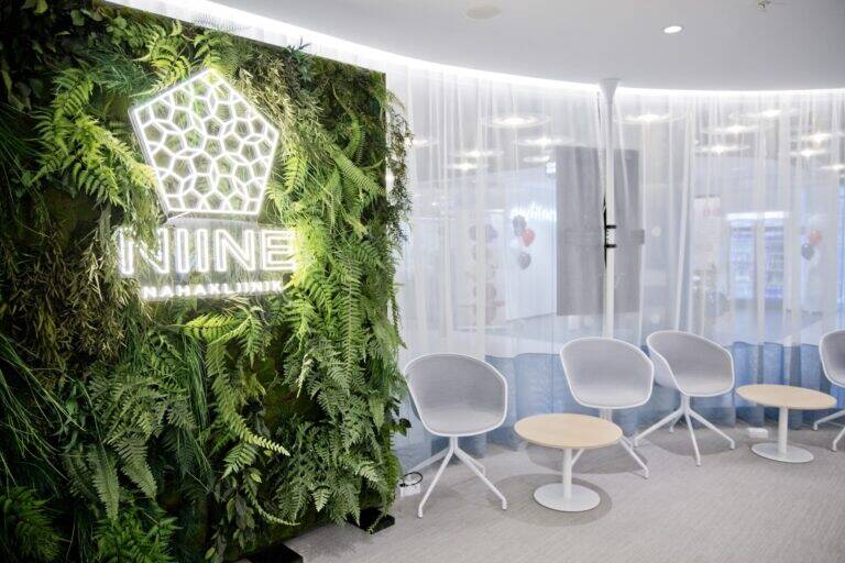 Niine nahakliiniku esindus Tallinnas Viru keskuses.