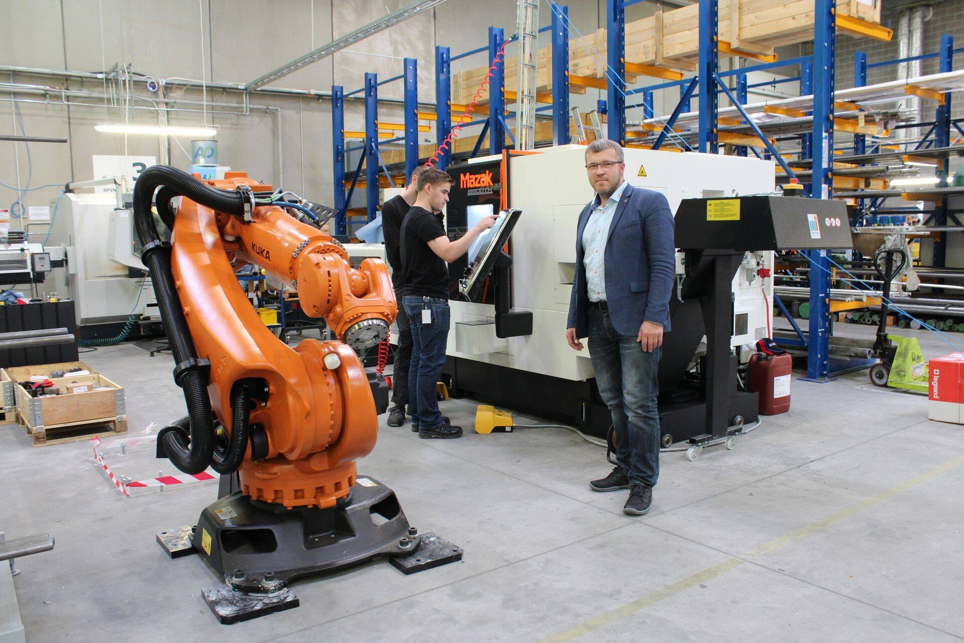 Radius sai äsja kätte uue töökeskuse ja tööstusroboti. Omaniku Veljo Konnimoisi sõnul investeerimine robotitesse jätkub.