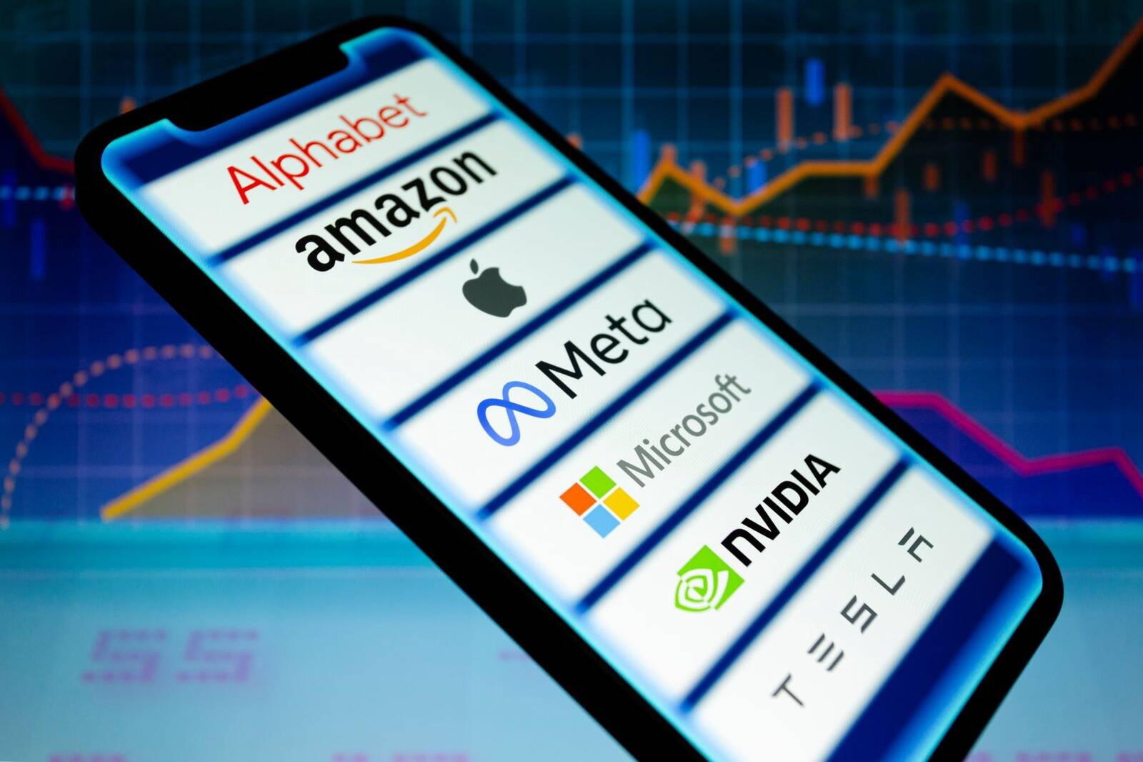 Fotol niinimetatud suure seitsmiku ettevõtted: Amazon, Apple, Alphabet, Meta, Microsoft, Nvidia ja Tesla.