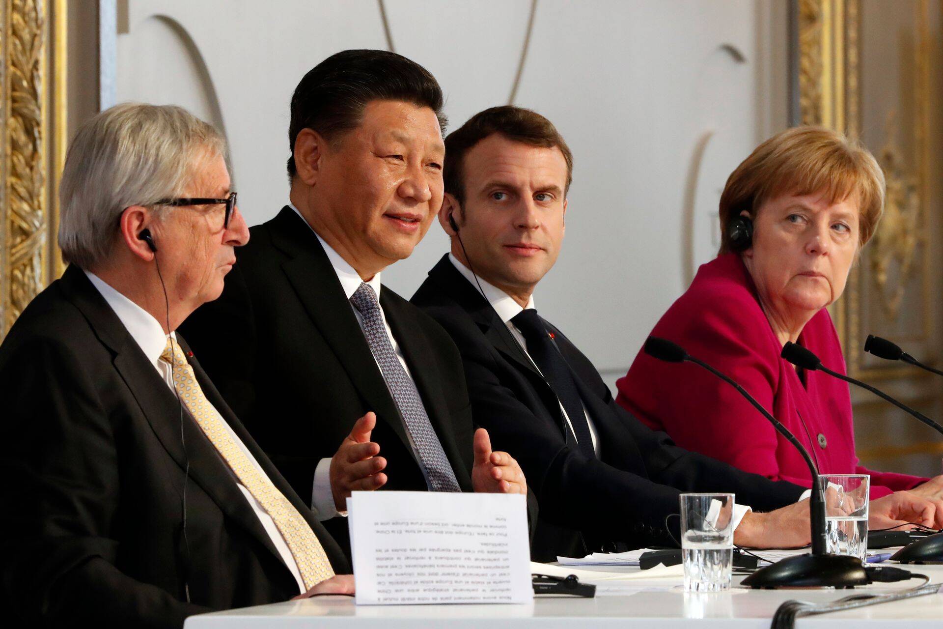 Euroopa liidrid ühes Hiina presidendiga täna kohtumisel Pariisis. Vasakult: Euroopa Komisjoni president Jean-Claude Juncker, Hiina president Xi Jinping, Prantsusmaa president Emmanuel Macron ja Saksamaa liidukantsler Angela Merkel.
