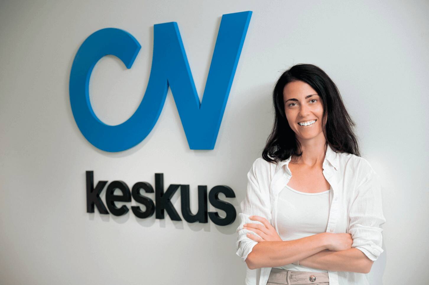 CVKeskus.ee värbamisjuht Grete Adler: “CVKeskus.ee Värbamisagentuuris töötavad valdkonna tipptegijad, keda saad usaldada. Nad hoiavad ära kandideerimise katkemise vältides levinud värbamisvigu ning toovad valikusse ka töötajad, kes on tööga hõivatud ja ei ole seepärast ise aktiivselt tööd otsimas.”