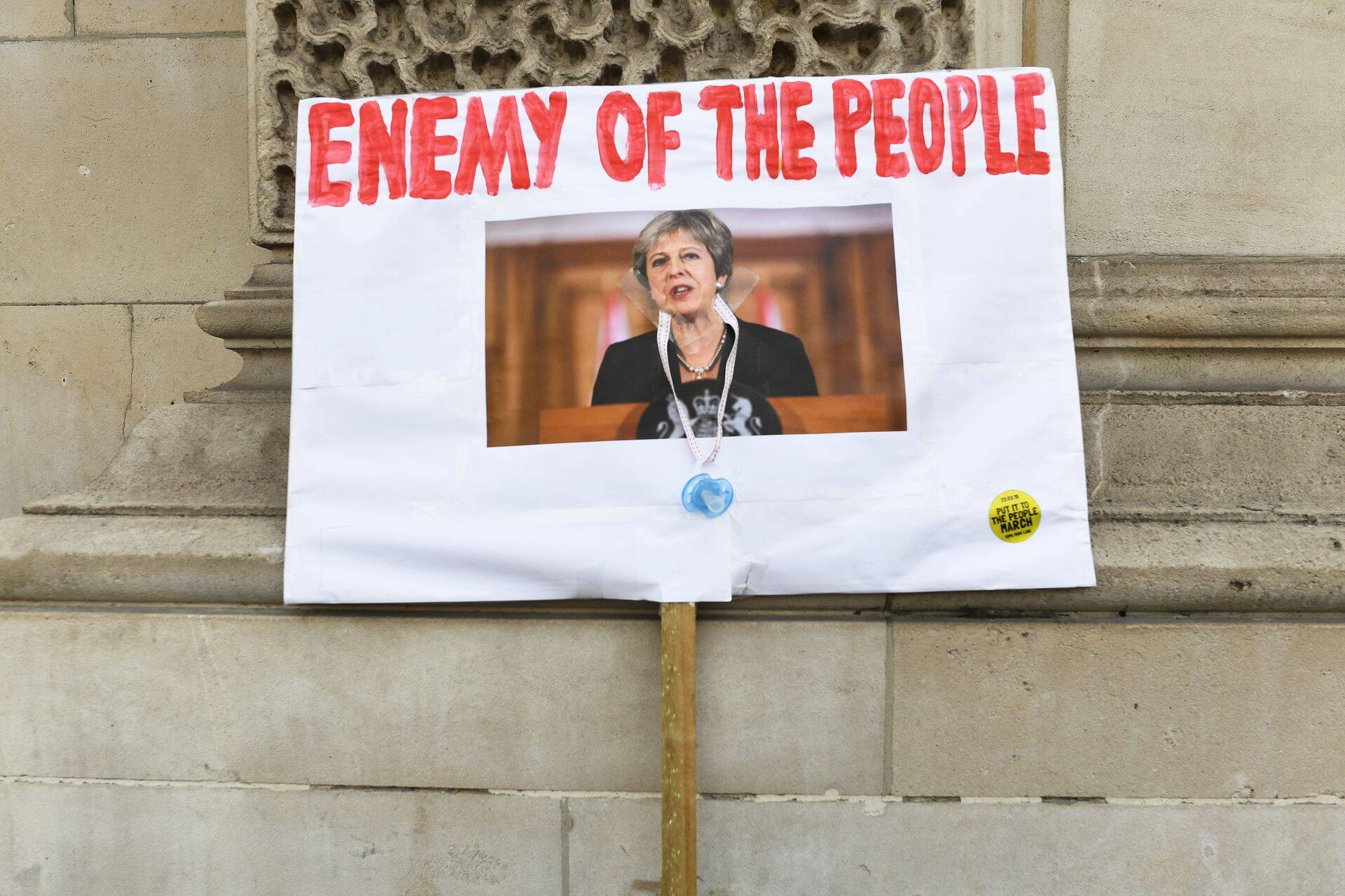 Rahvavaenlase staatuses on ka praegune peaminister Theresa May.