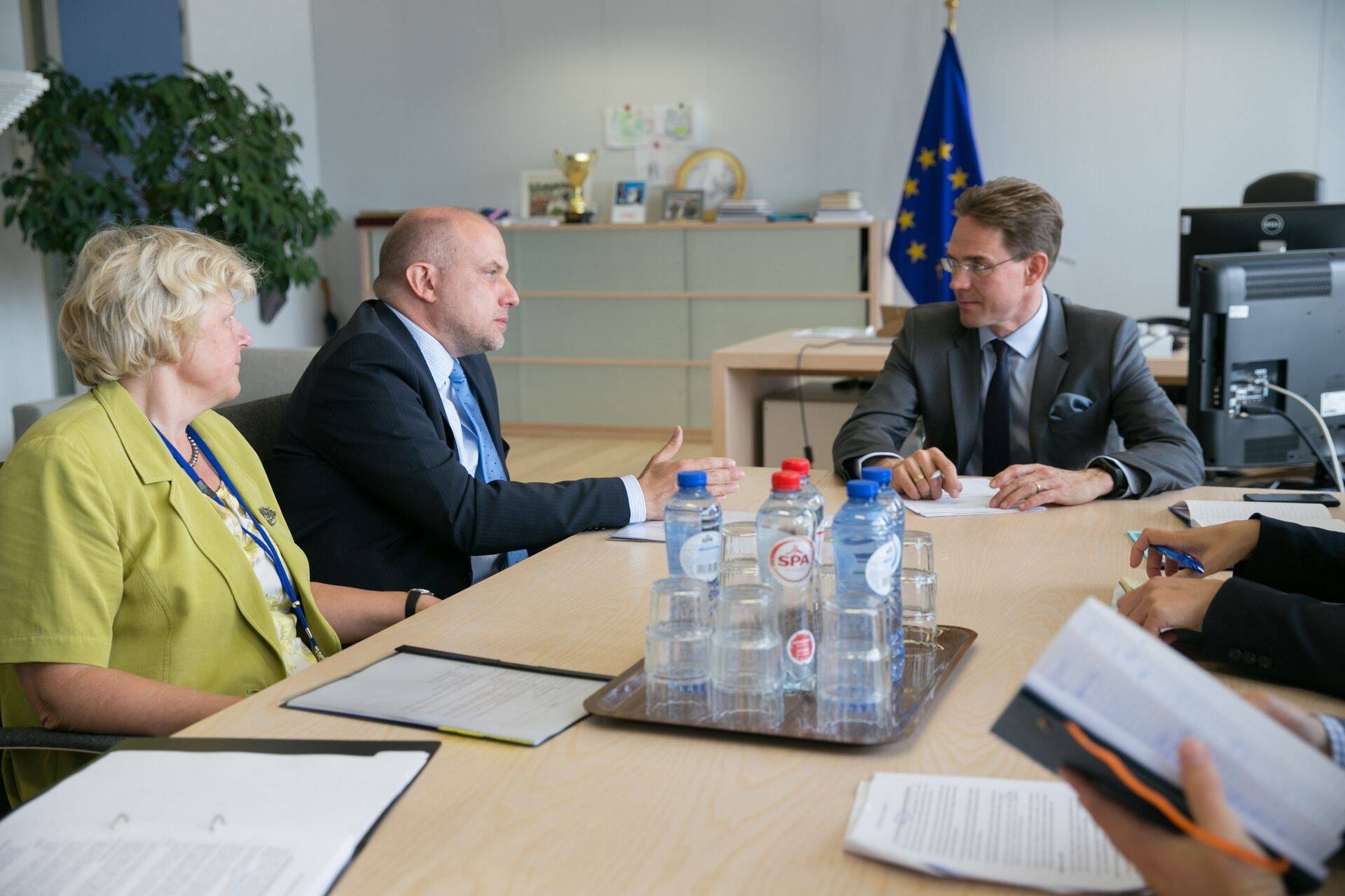 kaitseminister Jüri Luik kohtumisel Euroopa Komisjoni asepresidendi Jyrki Kataineniga.