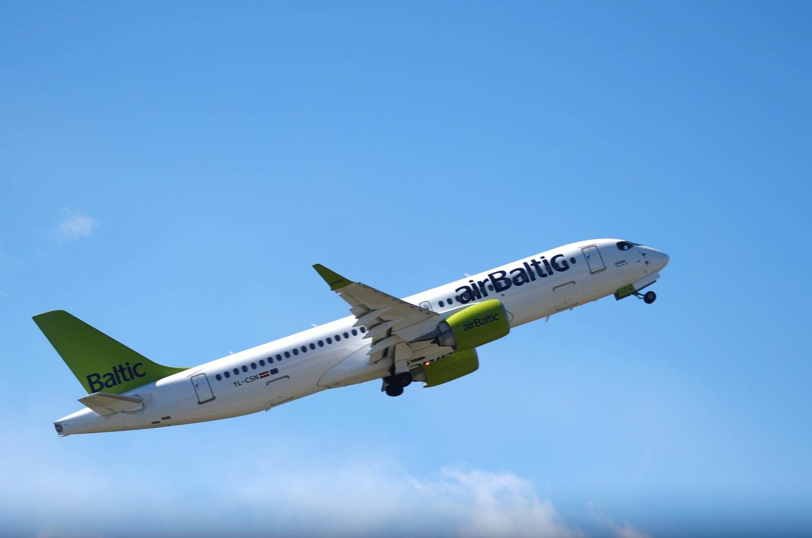 Правительство Эстонии решило не покупать долю в AirBaltic, а вместо этого — обновить аэропорт и временно избавить авиакомпании от сборов, чтоб привлечь перевозчиков.