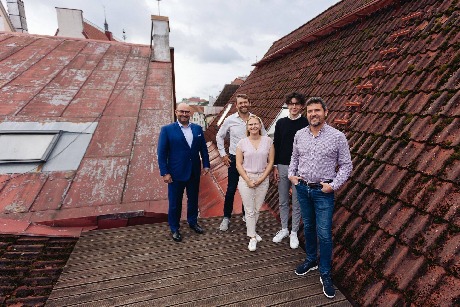 Riskikapitaliettevõtte Tera Ventures asutati 5 aastat tagasi. Ettevõtte rajasid James McDougall (fotol vasakul), Stanislav Ivanov (taga keskel) ja Andrus Oks (paremal).