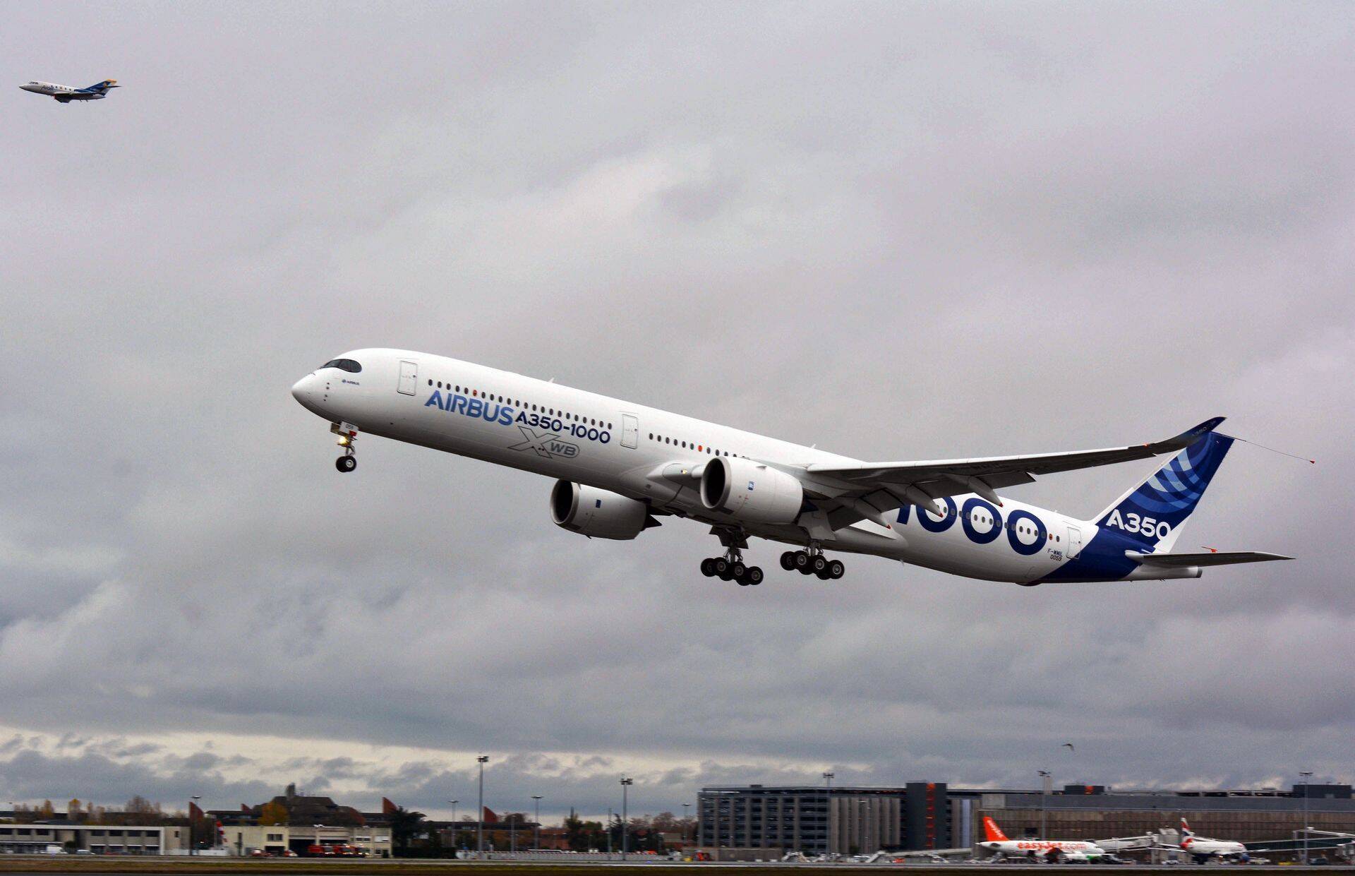 Airbus A350-1000.