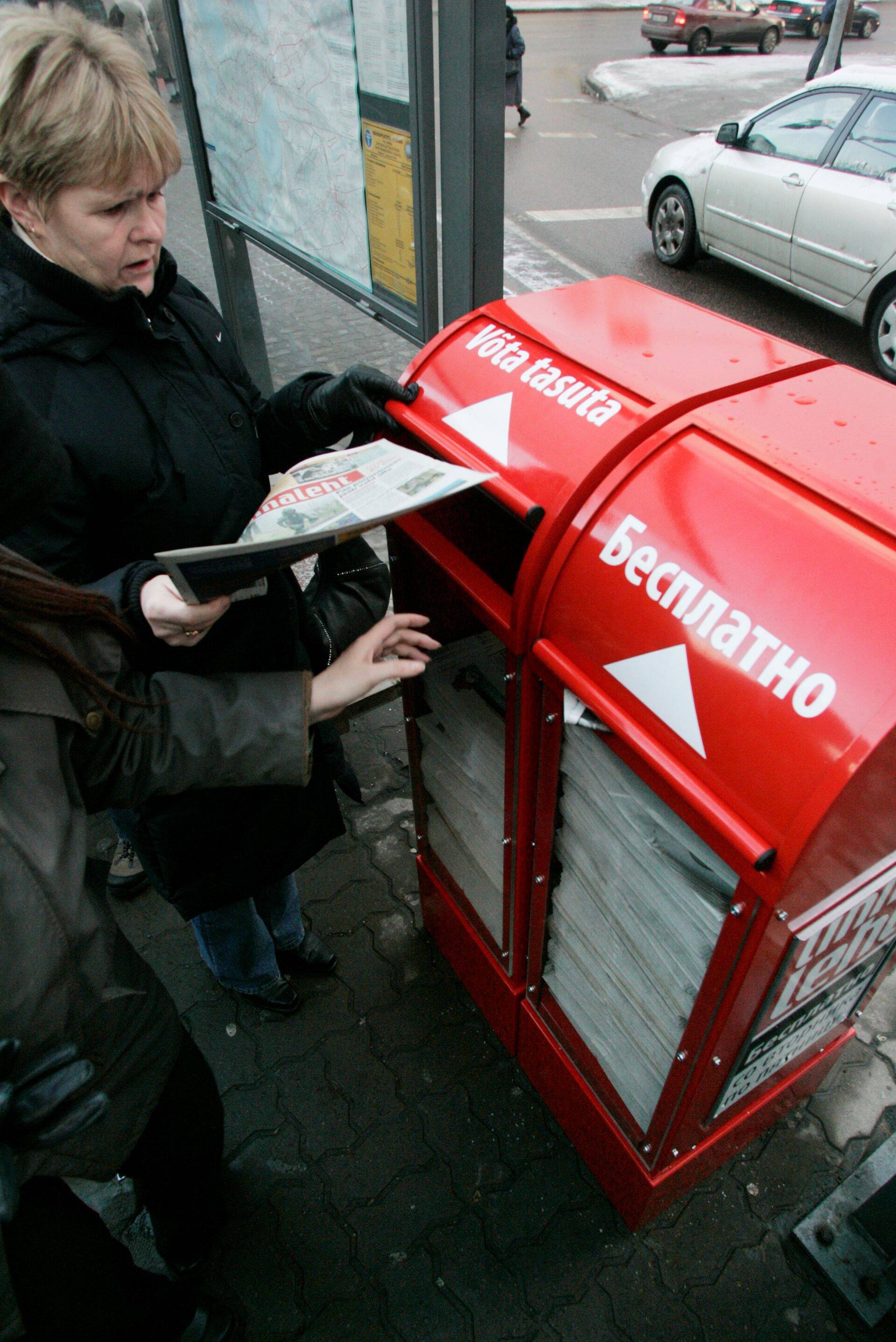 Linnalehe kapid asuvad tänaval ning kõigil huvilistel oli võimalik ajaleht ise võtta.