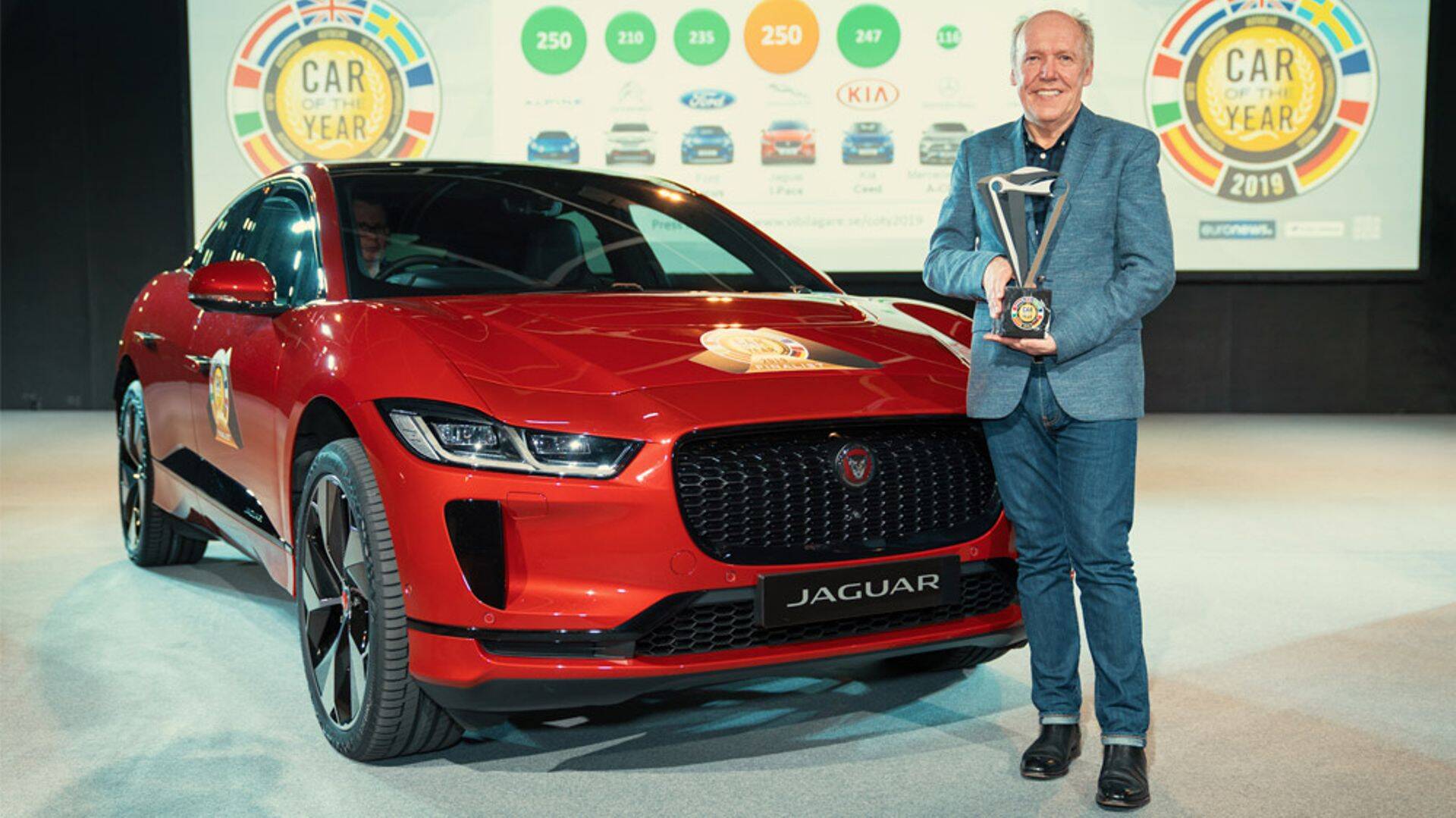 Võidukarika võttis vastu Jaguari peadisainer Ian Callum.