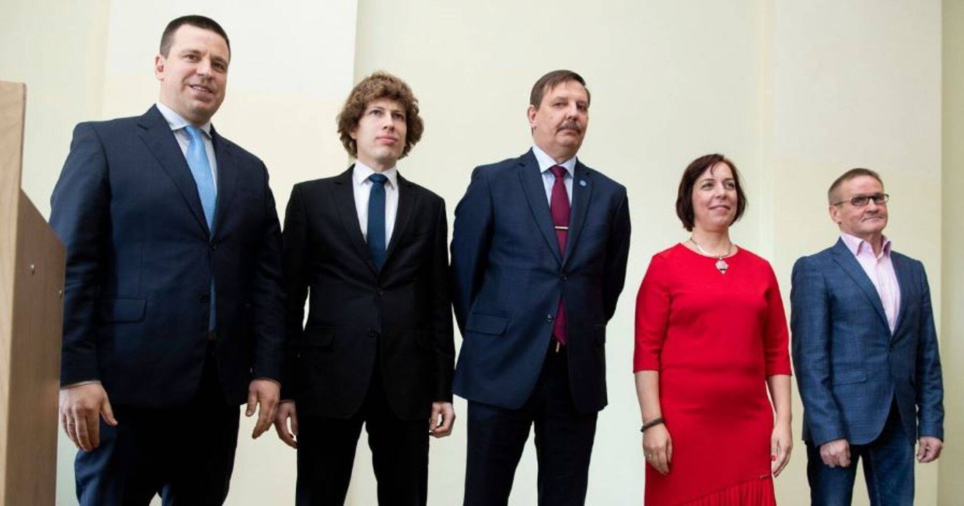 Keskerakonna ministrid: peaminister Jüri Ratas, sotsiaalminister Tanel Kiik, majandusminister Taavi Aas, haridusminister Mailis Reps ning regionaalminister Jaak Aab.