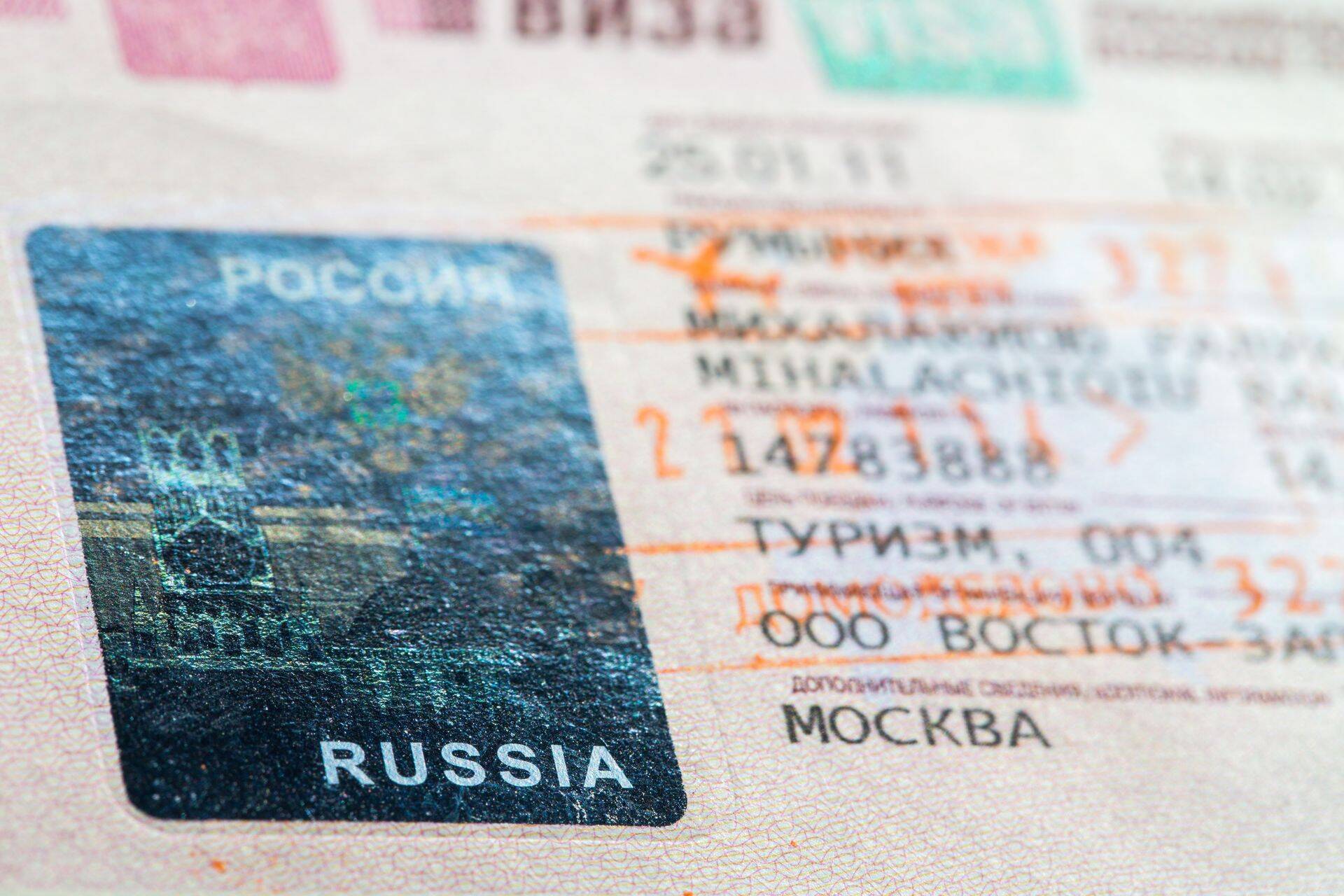 Россия также готовит межправительственные соглашения о безвизовых поездках с 11 странами.