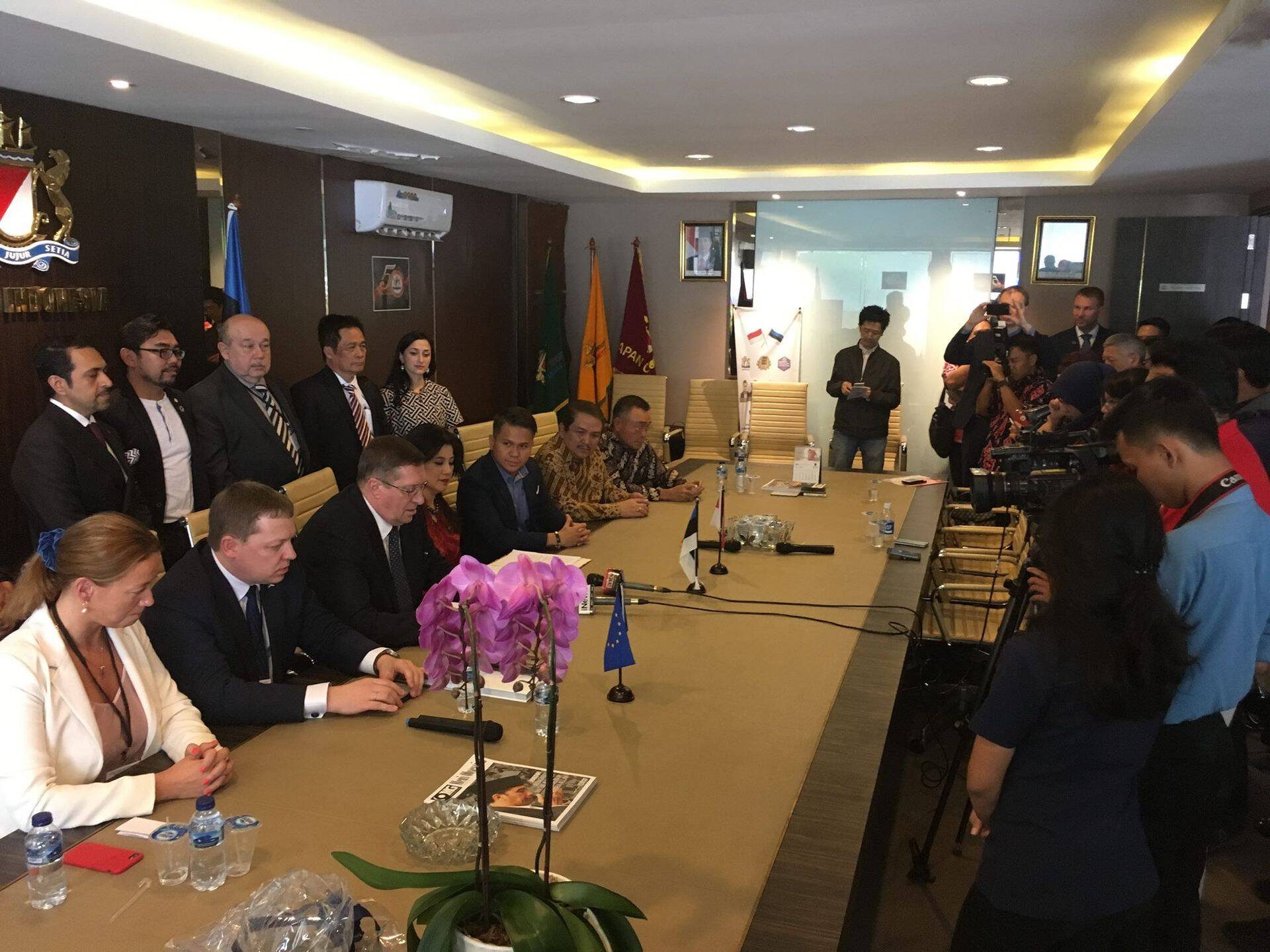 Eesti delegatsioon kohtumisel Indoneesias.