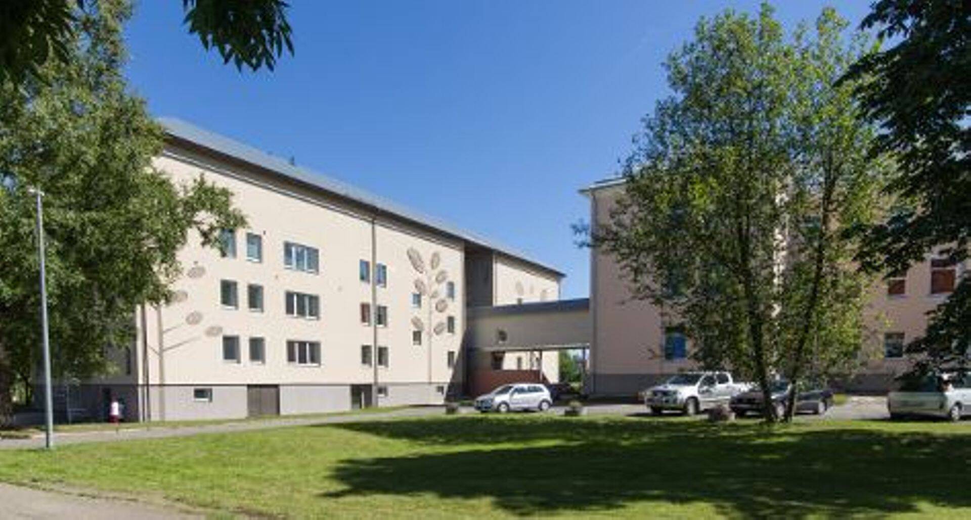 OÜ Corrigo kõrvalhoone on väljast uuendatud. Tervisekeskuse rajamiseks tuleks teha sisetöid.