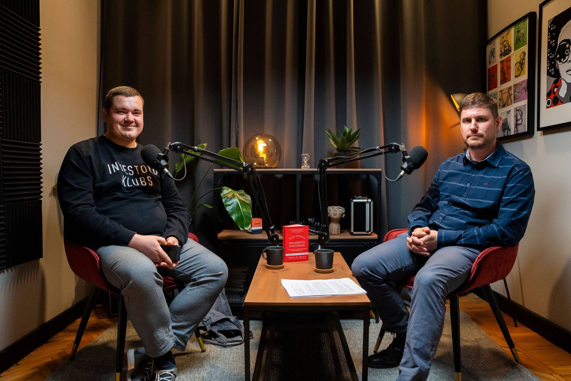 Investoru Kluba izpilddirektors Kaspars Peisenieks un Investoru Kluba redaktors Jānis Šķupelis