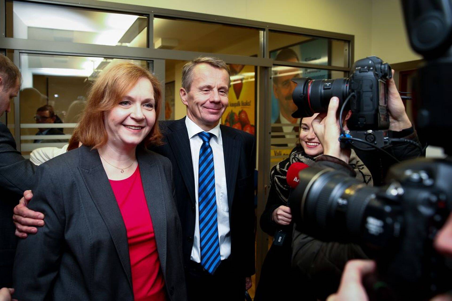 Rahandusministri kandidaat Maris Lauri koos tagasi astunud rahandusminister Jürgen Ligiga täna pärast Reformierakonna juhatuse koosolekut.