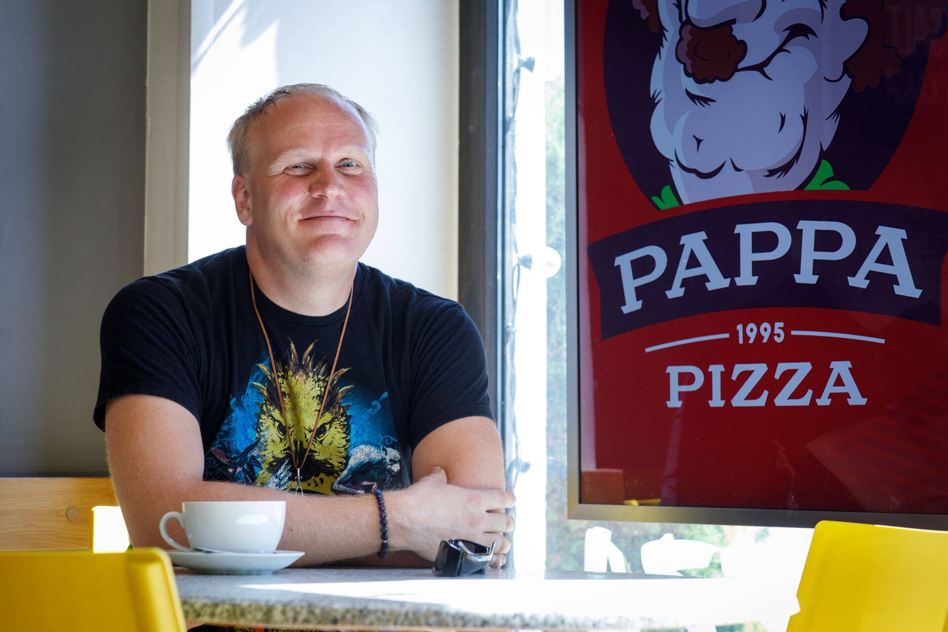 Nõmme Pappa Pizza juht Taivo Nigol nopib aktsiaturult kiirelt kasvavaid ettevõtteid, millest mõne puhul on tegemist ulmeliste tehnoloogiate arendajatega - näiteks seade, mis võimaldab politseil kurjategijal distantsilt käed-jalad kinni siduda.
