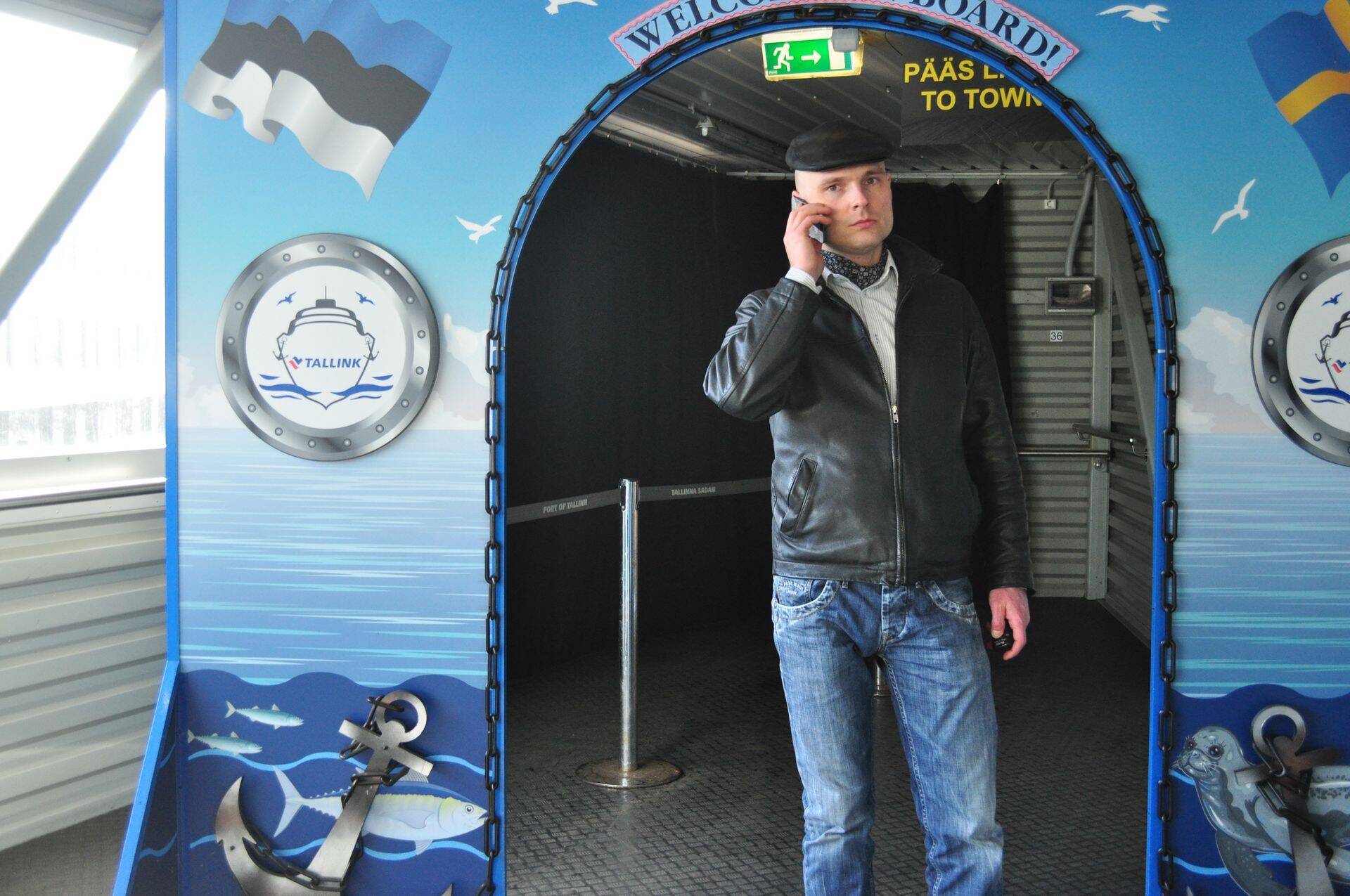 Tallinkil fototeenust pakkunud skeemimeister Uku Russ Ilves maksis oma töötajatele ümbrikupalka.