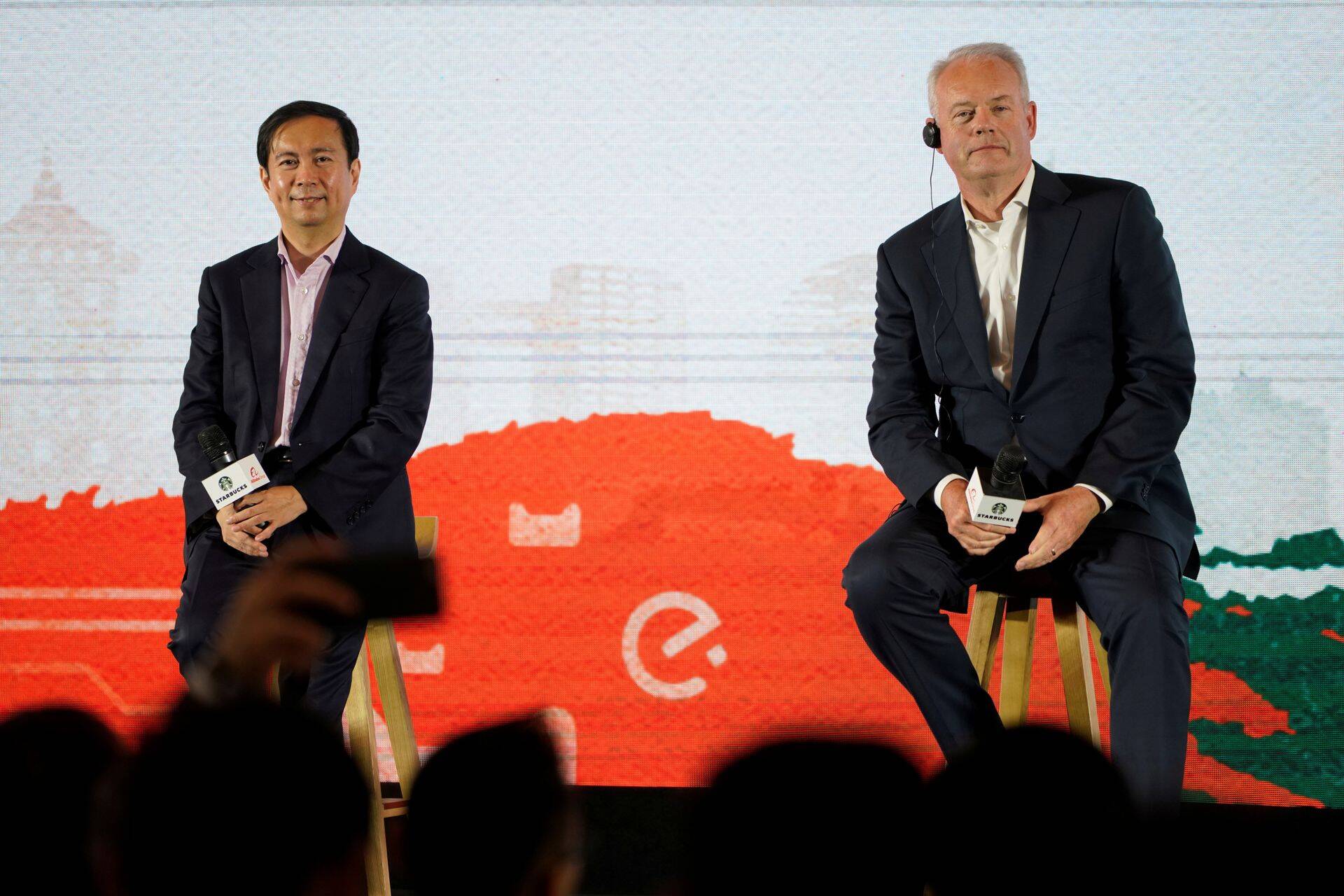 Alibaba juht Daniel Zhang ja Starbucksi juht Kevin Johnson.
